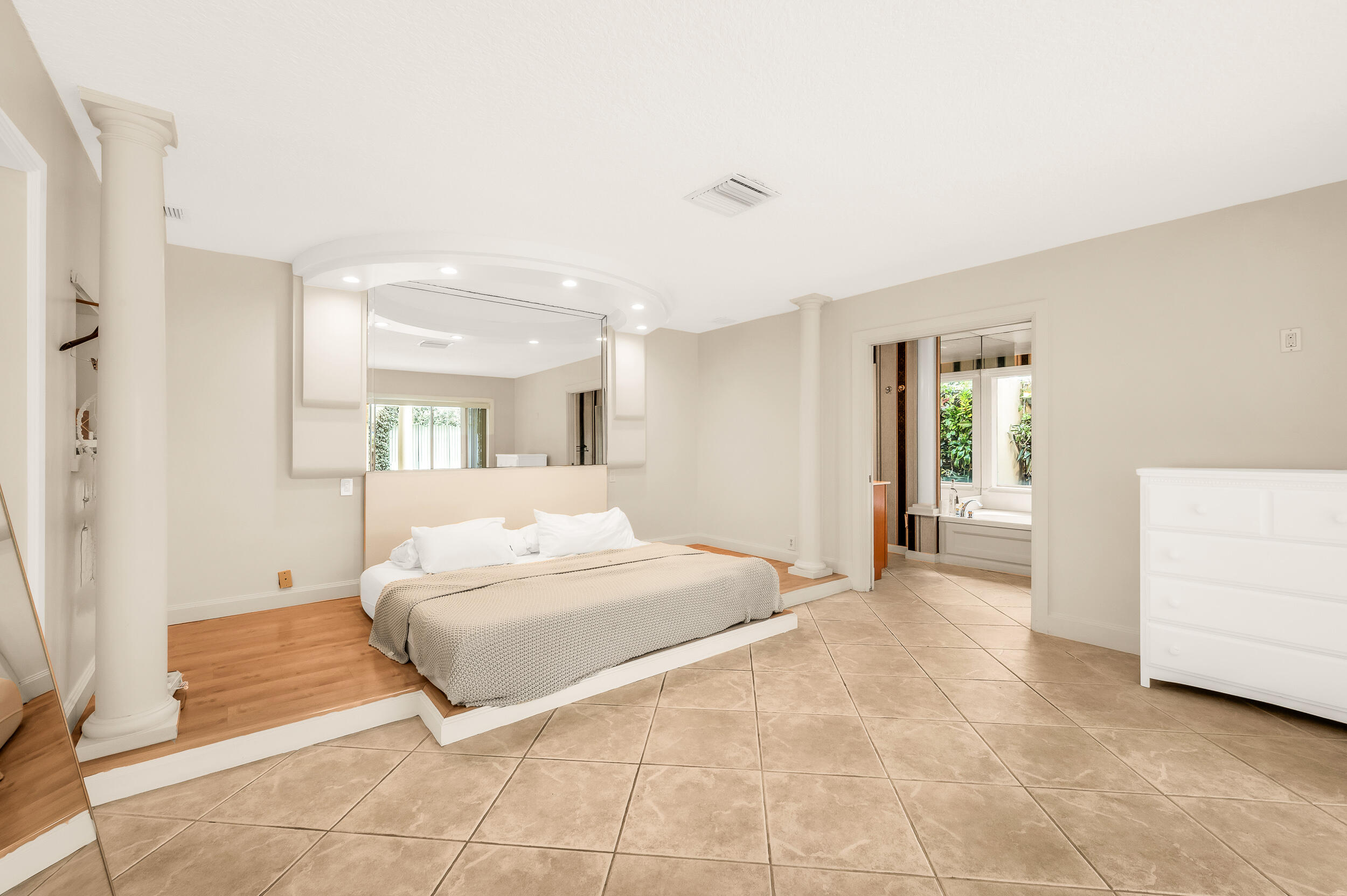 280 Tradewind Palm Beach, FL 33480