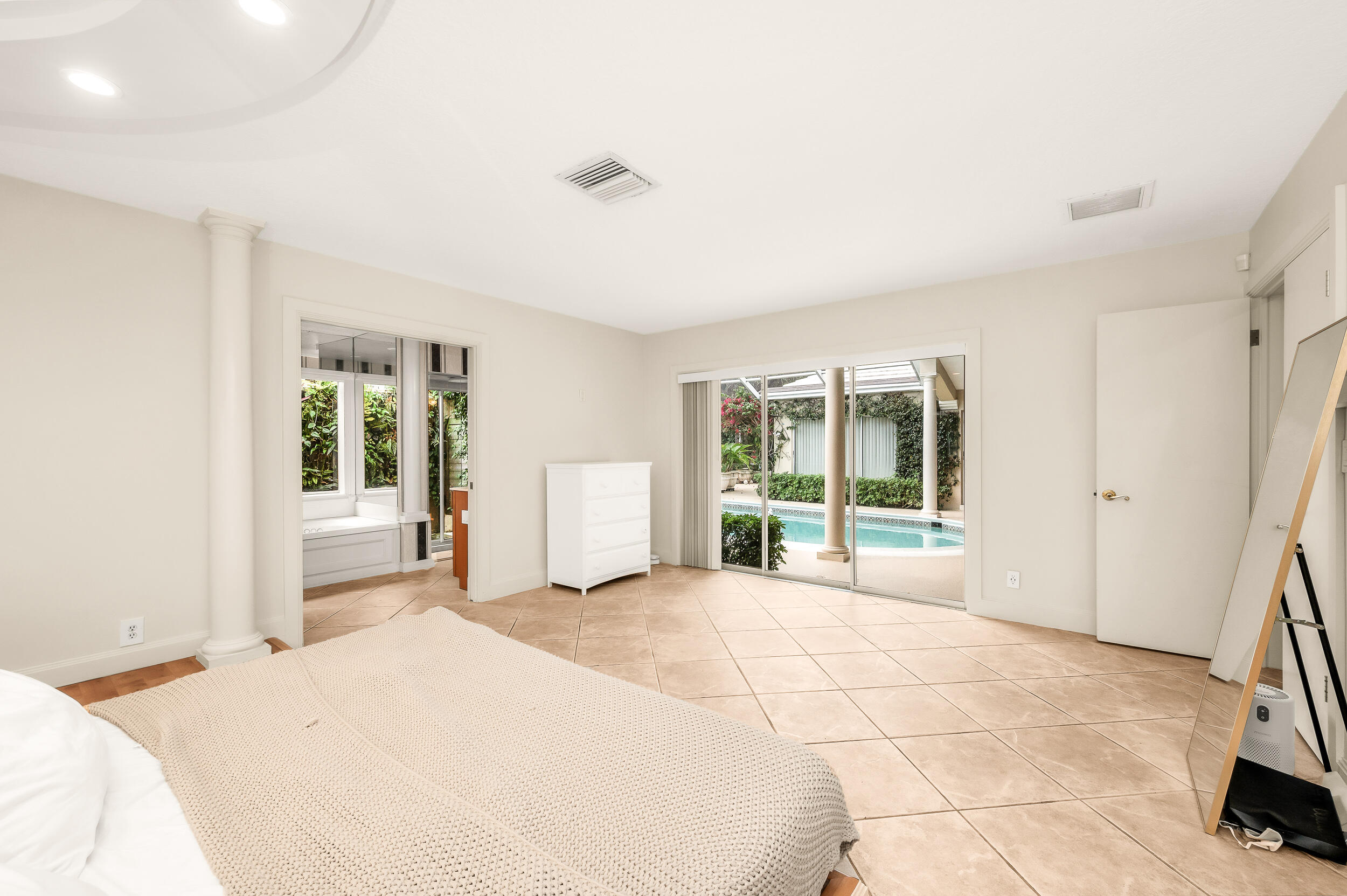 280 Tradewind Palm Beach, FL 33480