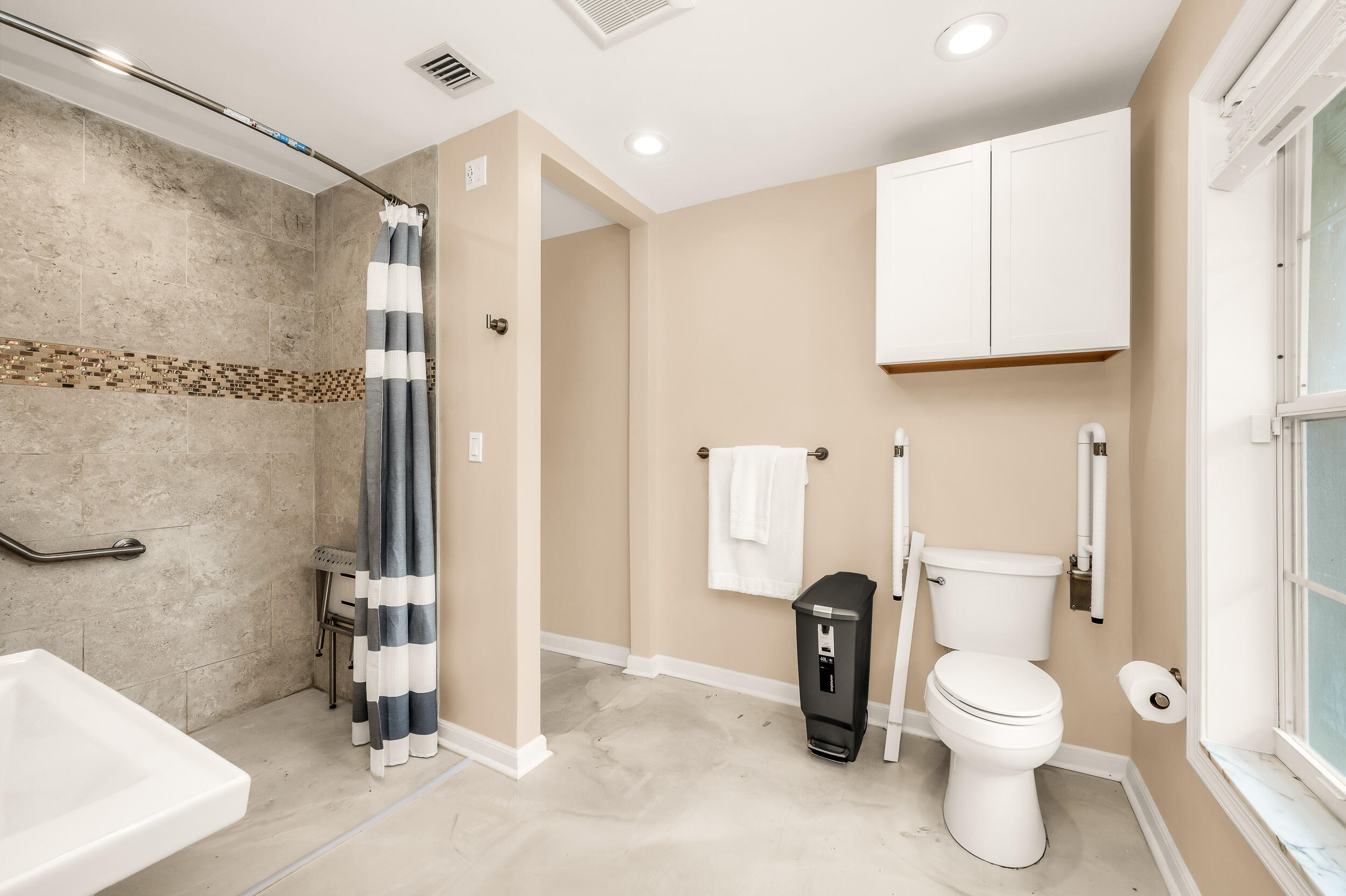 280 Tradewind Palm Beach, FL 33480