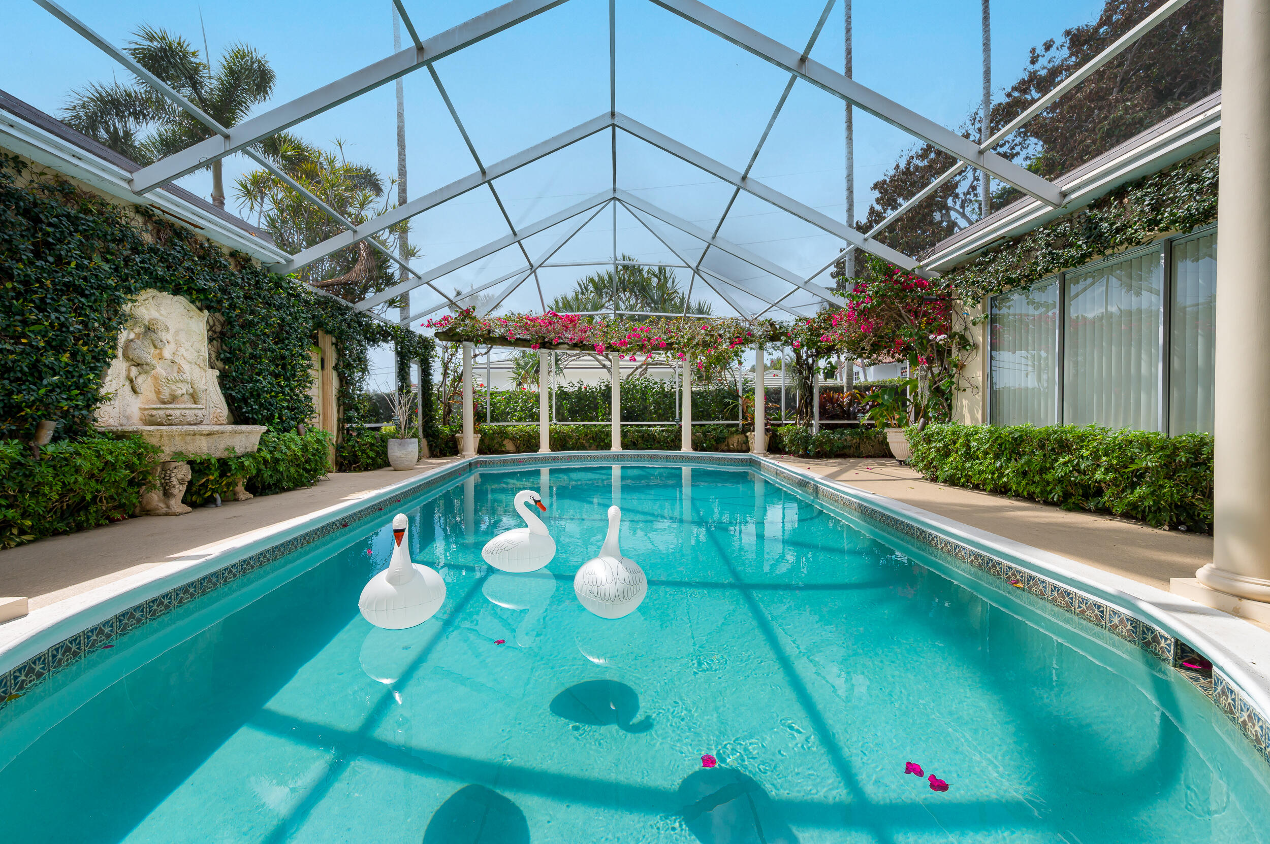 280 Tradewind Palm Beach, FL 33480