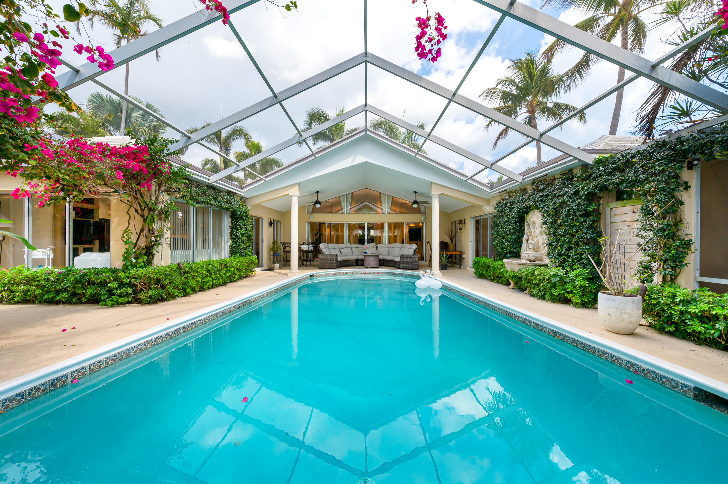 280 Tradewind Palm Beach, FL 33480