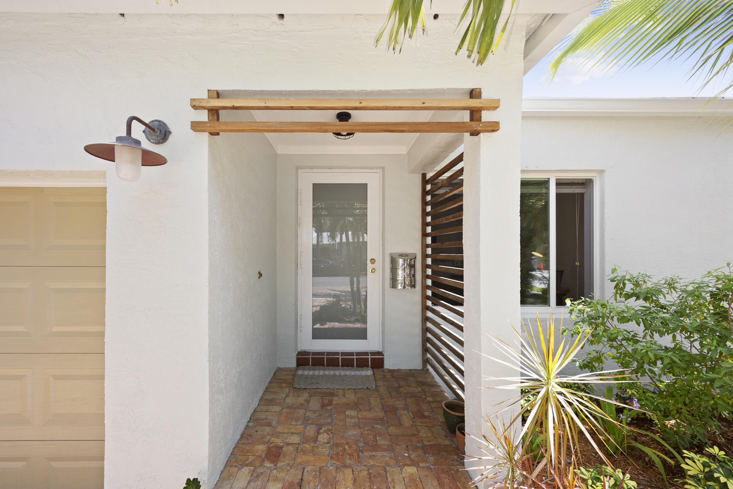 634 NE 17th Fort Lauderdale, FL 33304