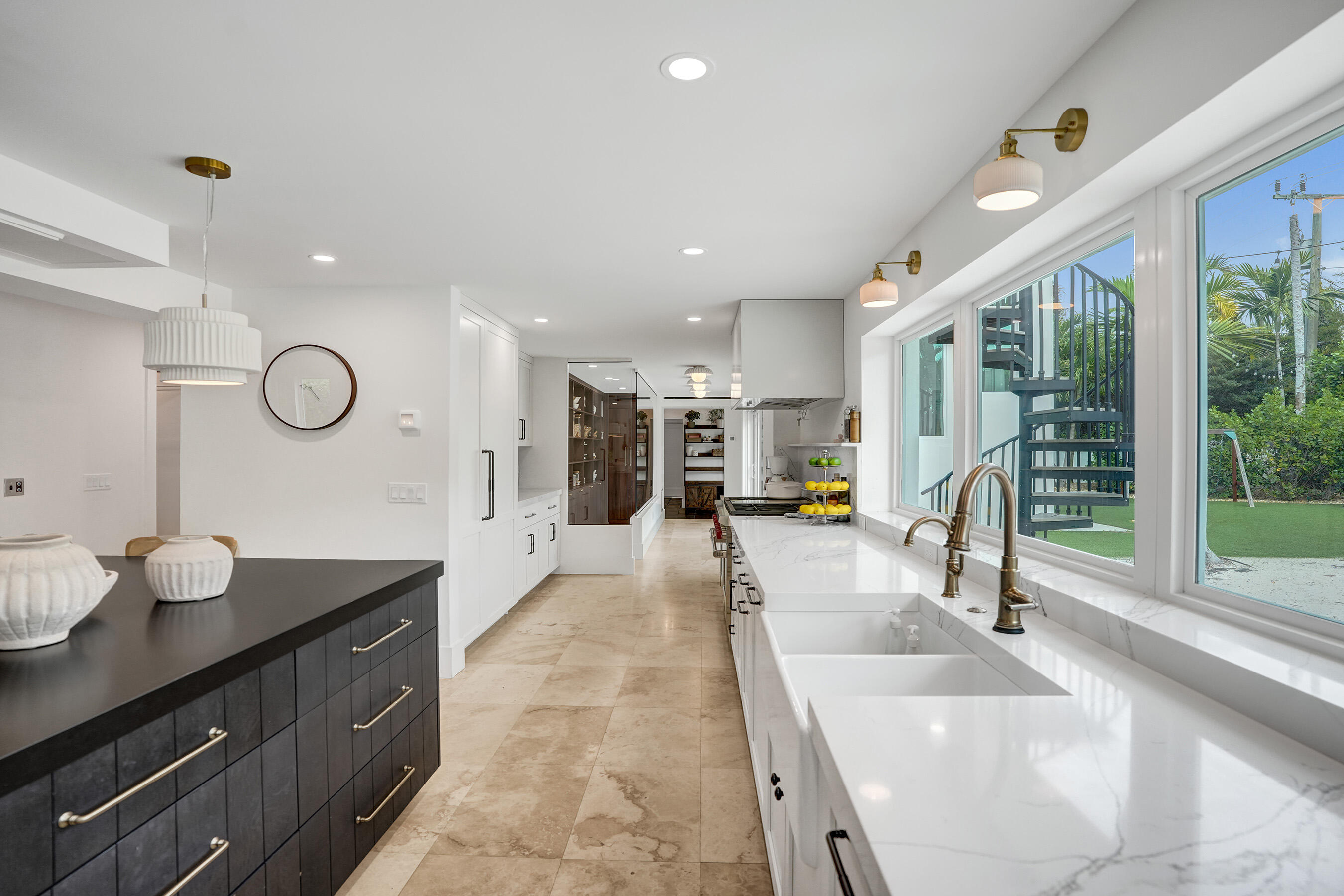 2421 NE 12th Fort Lauderdale, FL 33304