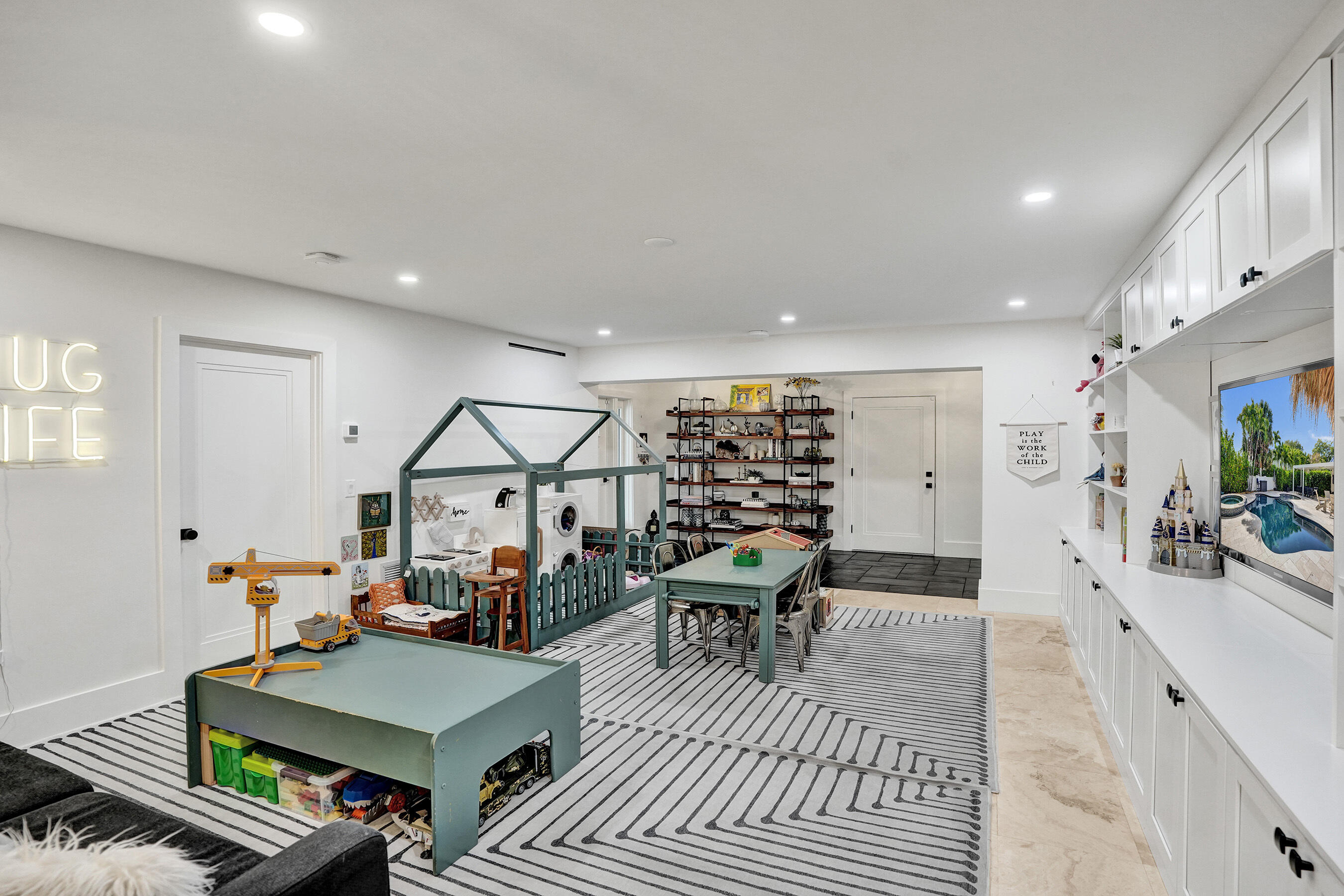 2421 NE 12th Fort Lauderdale, FL 33304