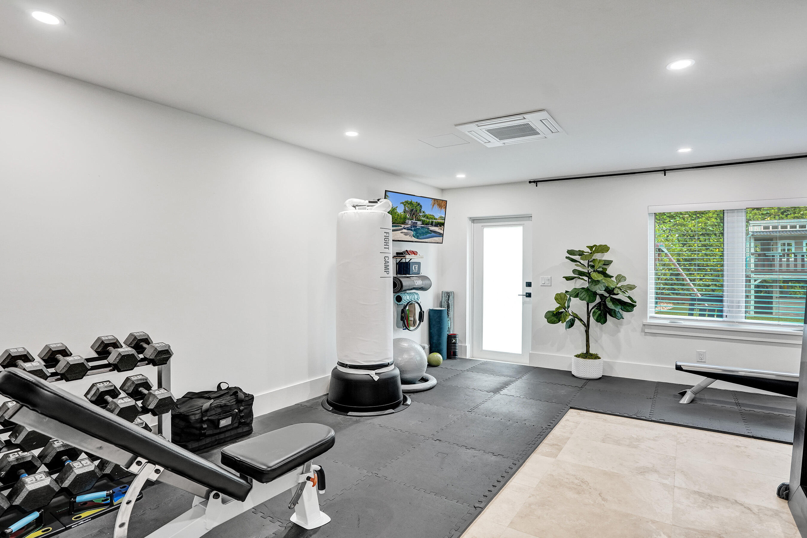 2421 NE 12th Fort Lauderdale, FL 33304