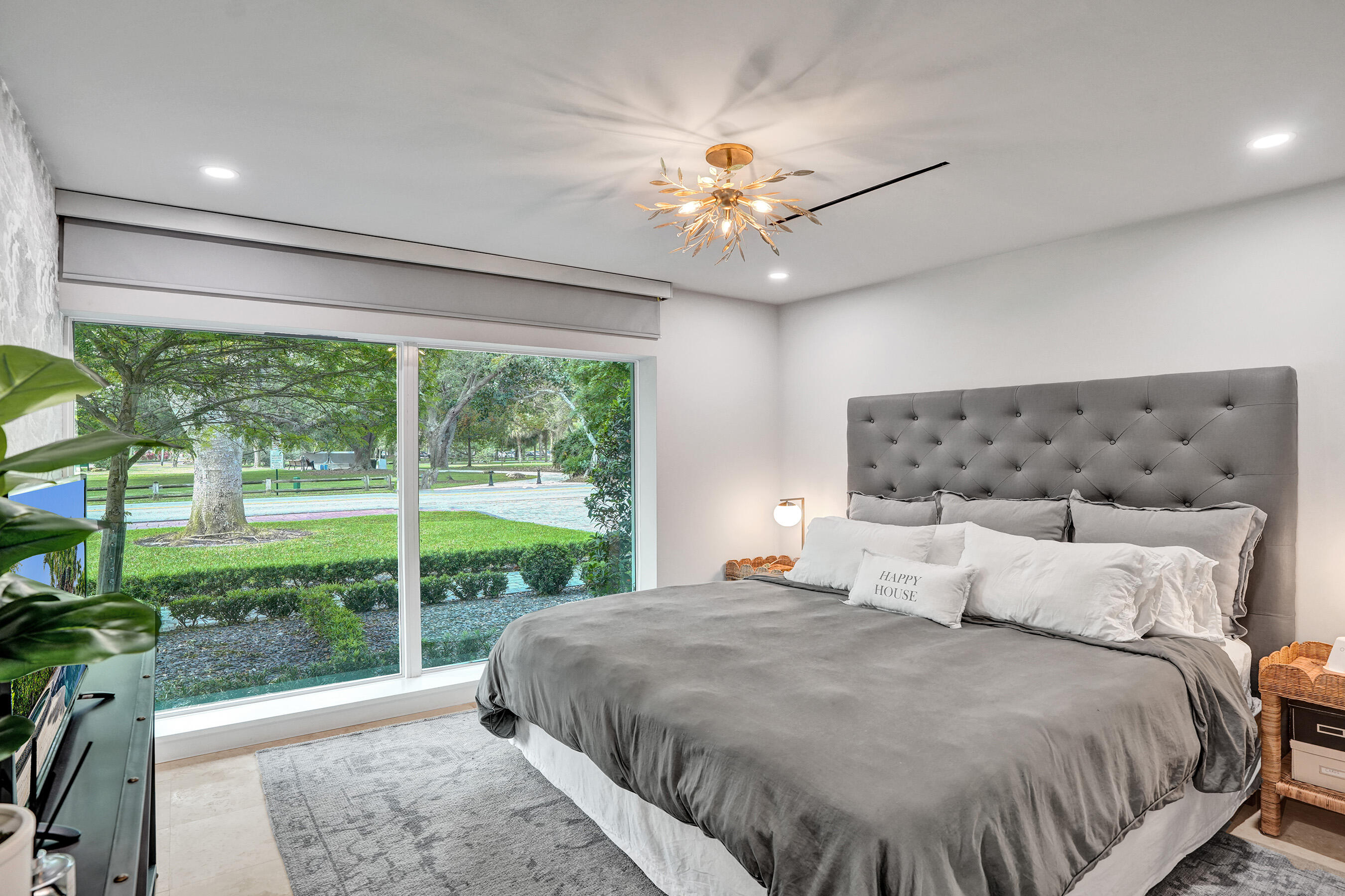 2421 NE 12th Fort Lauderdale, FL 33304