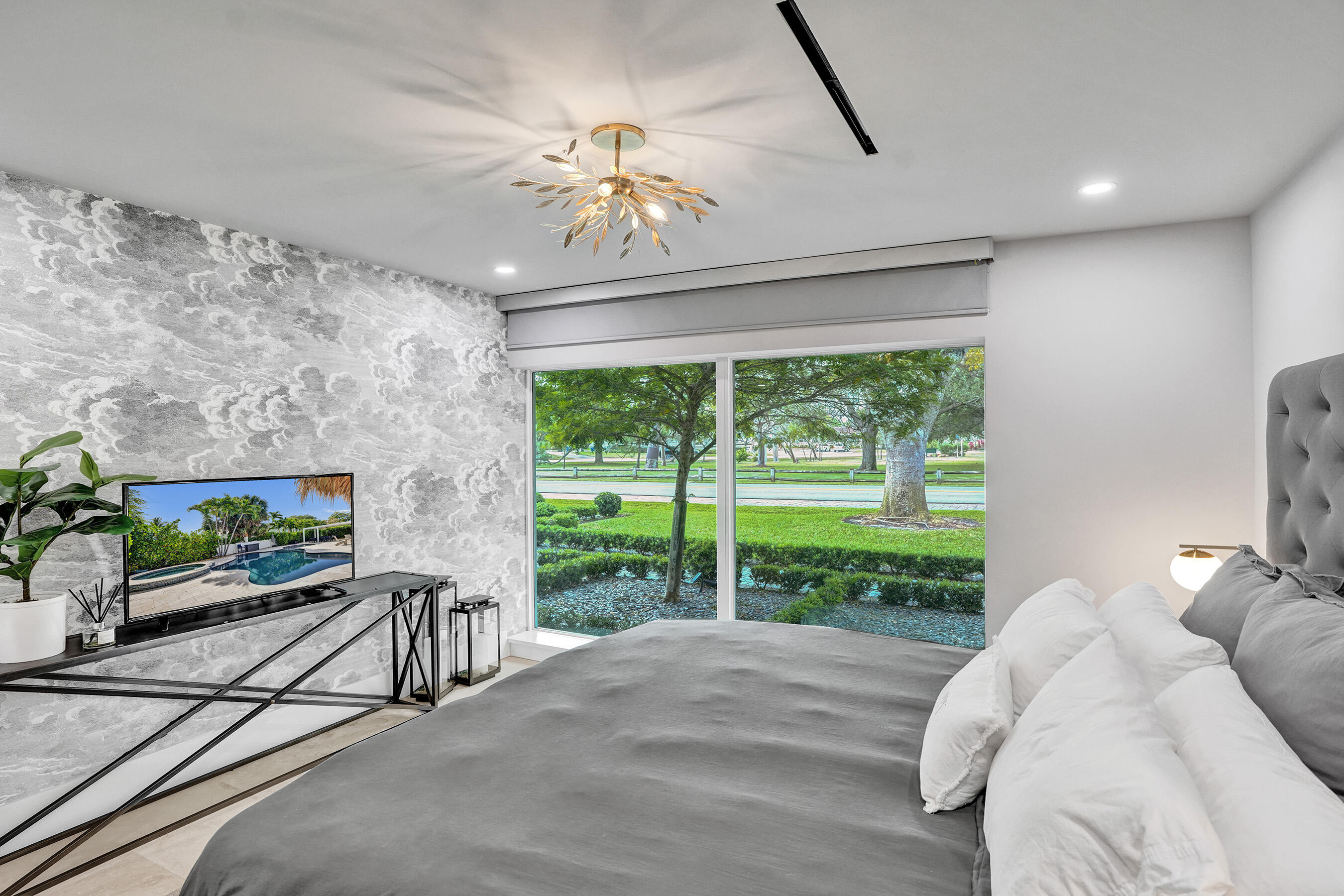 2421 NE 12th Fort Lauderdale, FL 33304