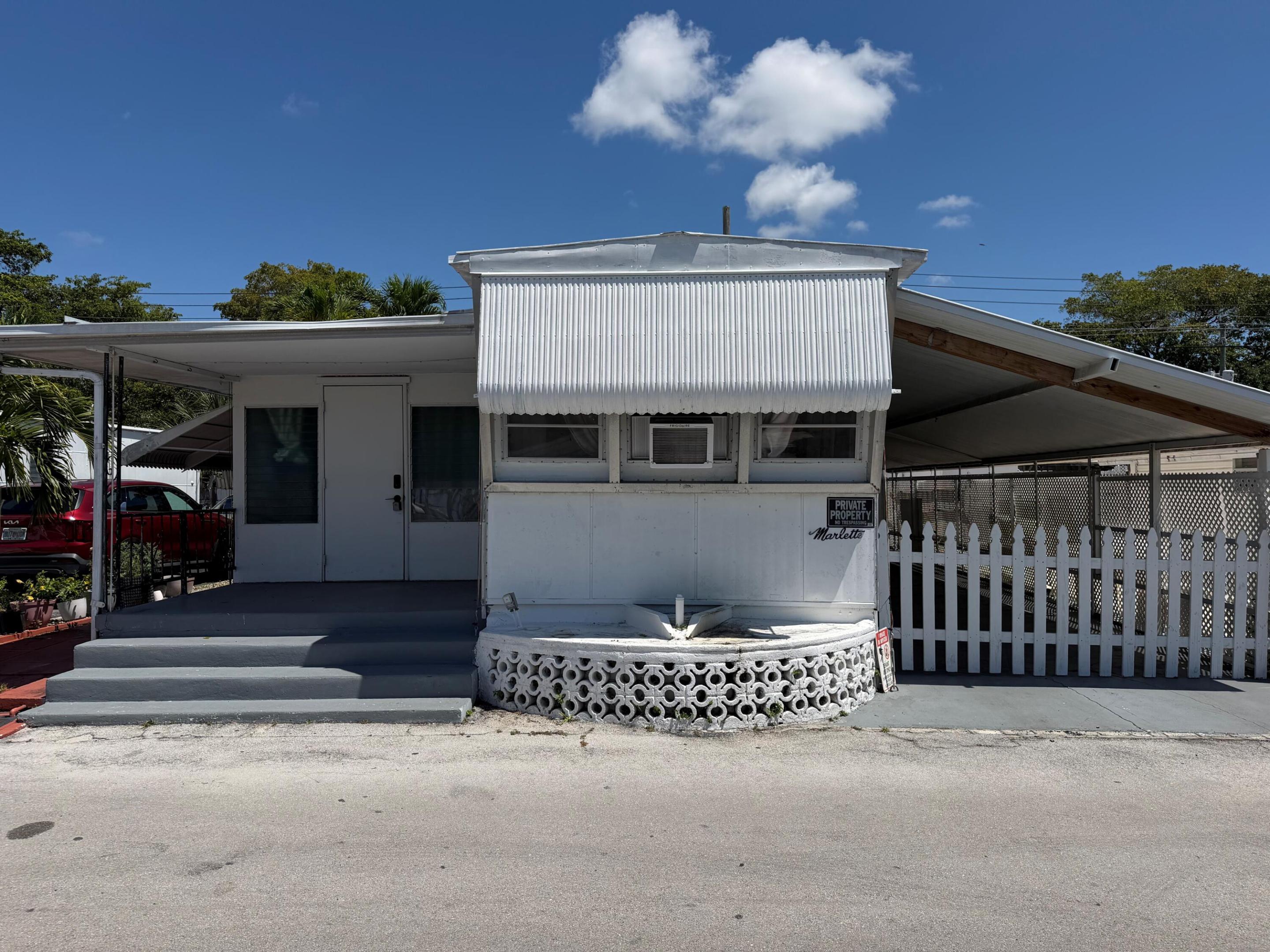 820 SW 1st