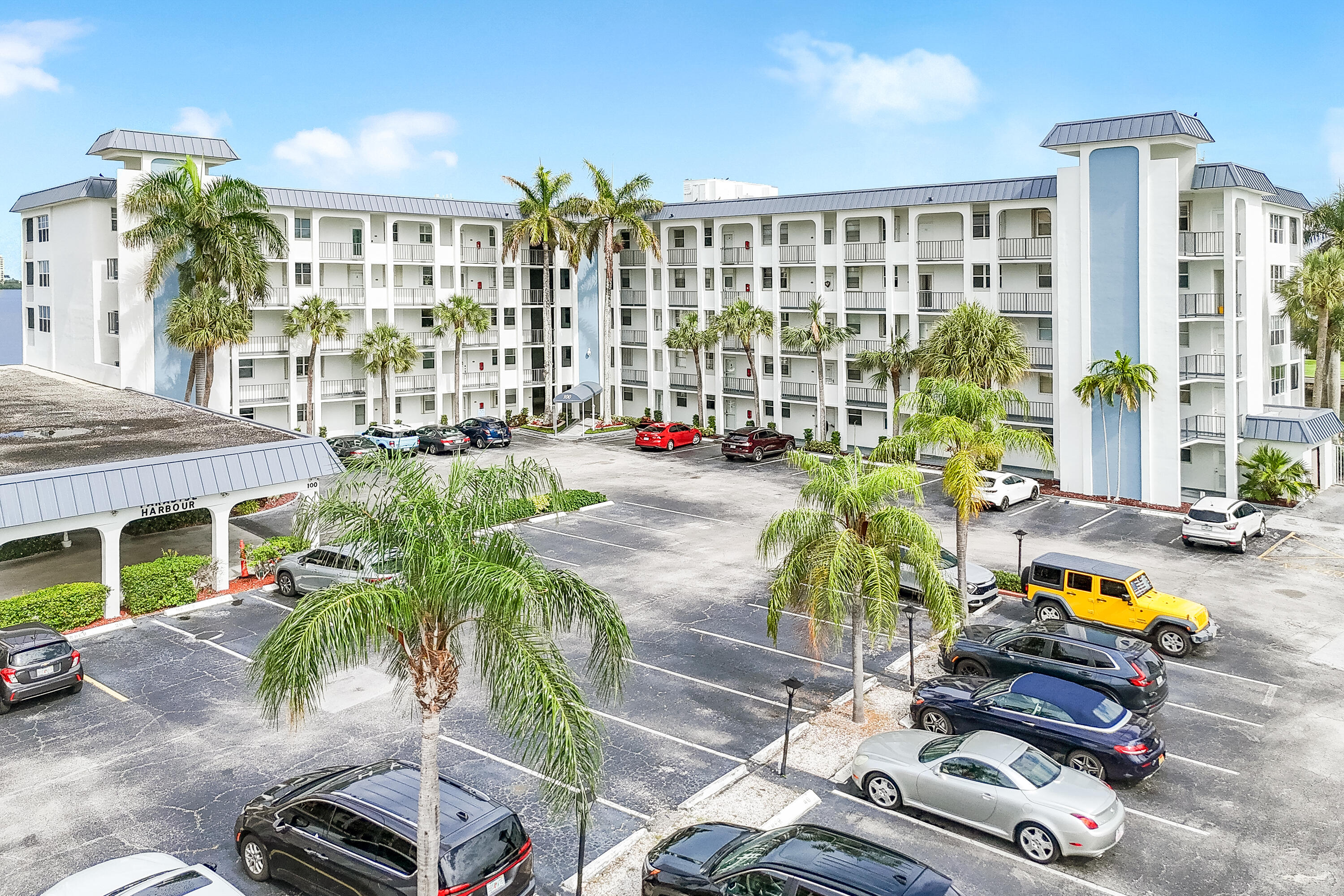 100 Paradise Harbour #211