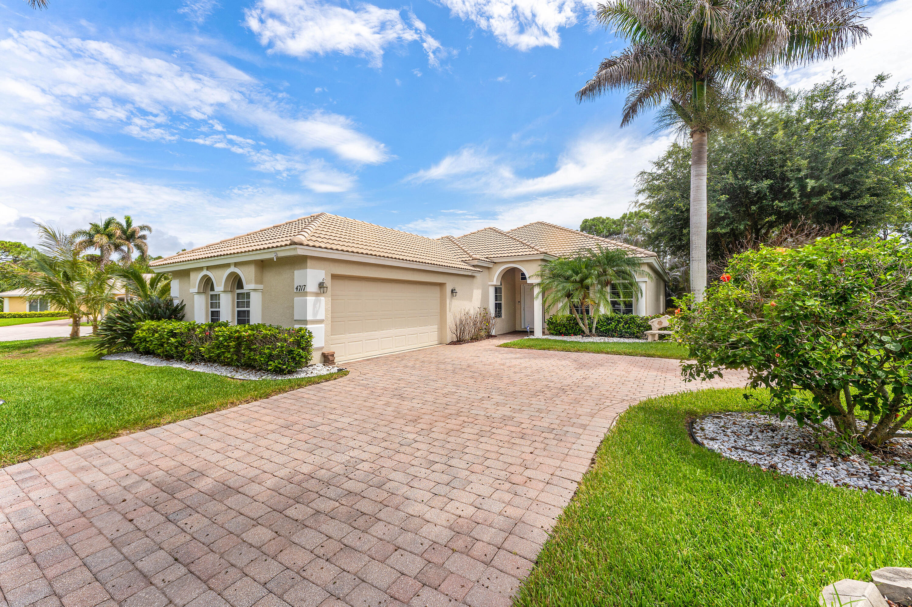 4717 NW Winter Oak