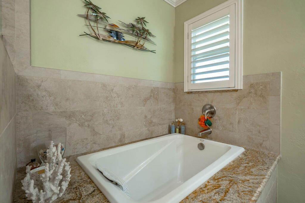 2823 NE 35th Lighthouse Point, FL 33064