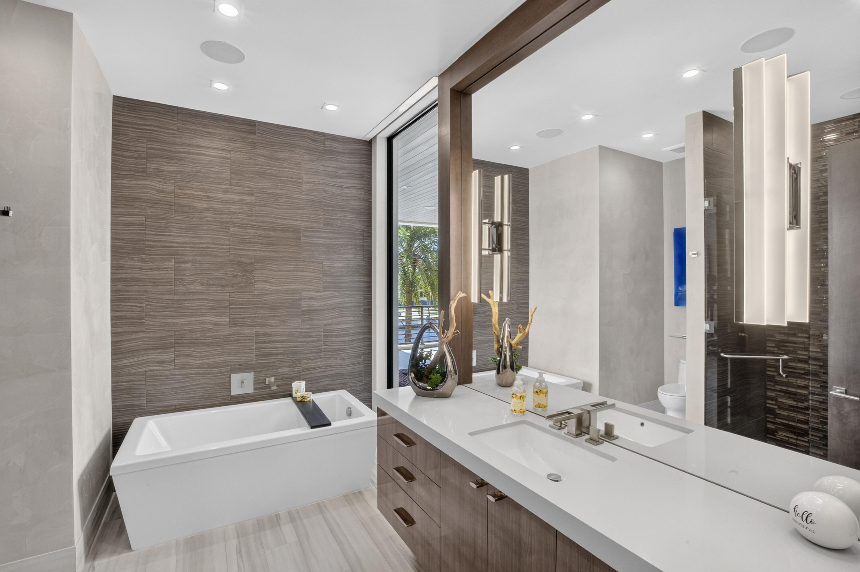 1 Royal Palm Dr Fort Lauderdale, FL 33301