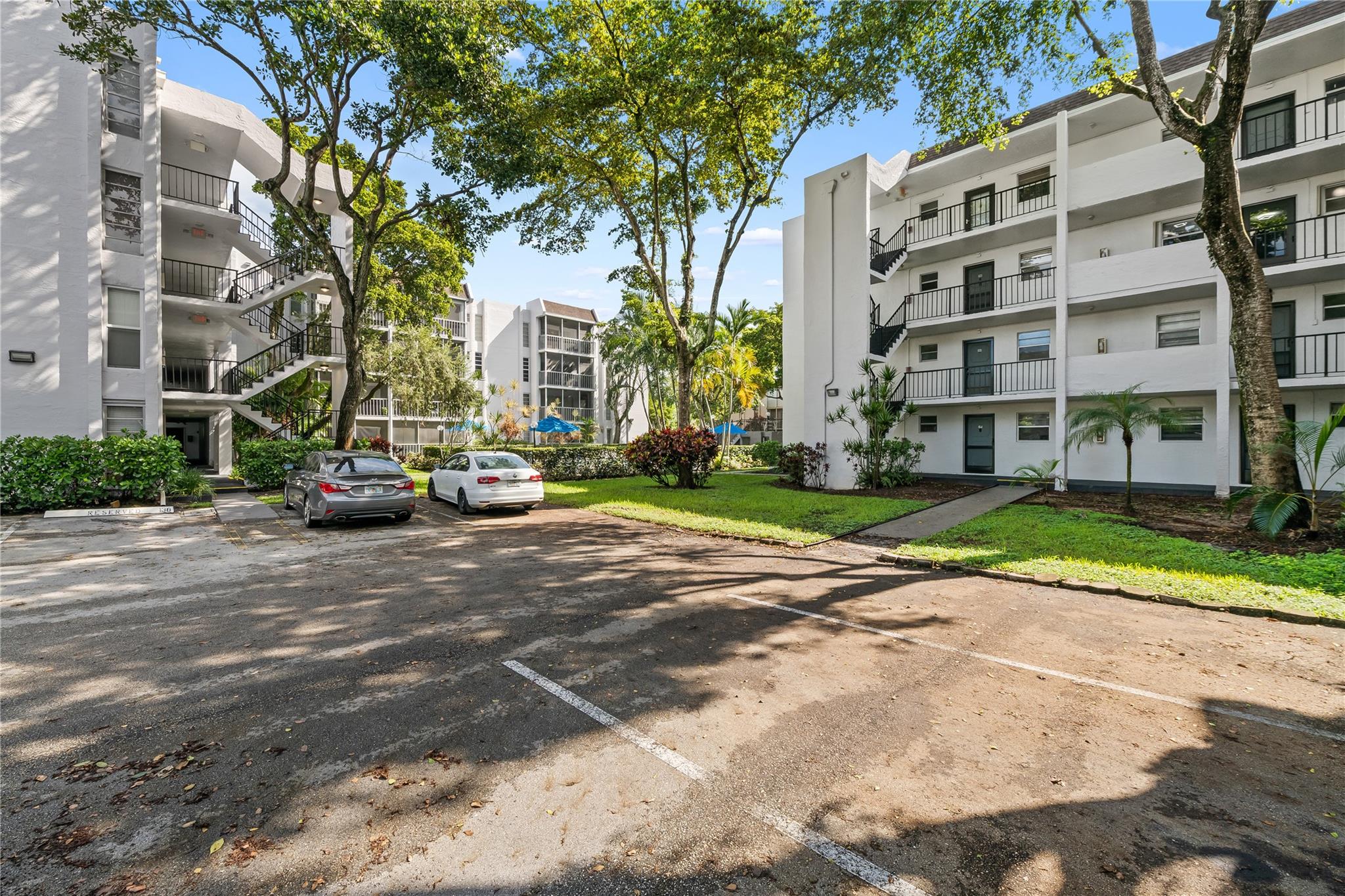 483 N Pine Is Rd #203C