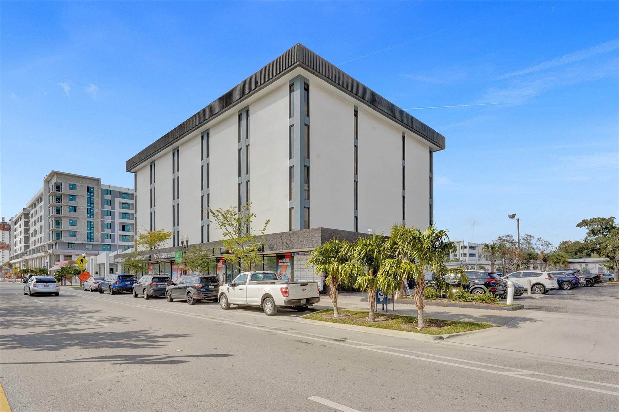 2131 E Hollywood Blvd #405