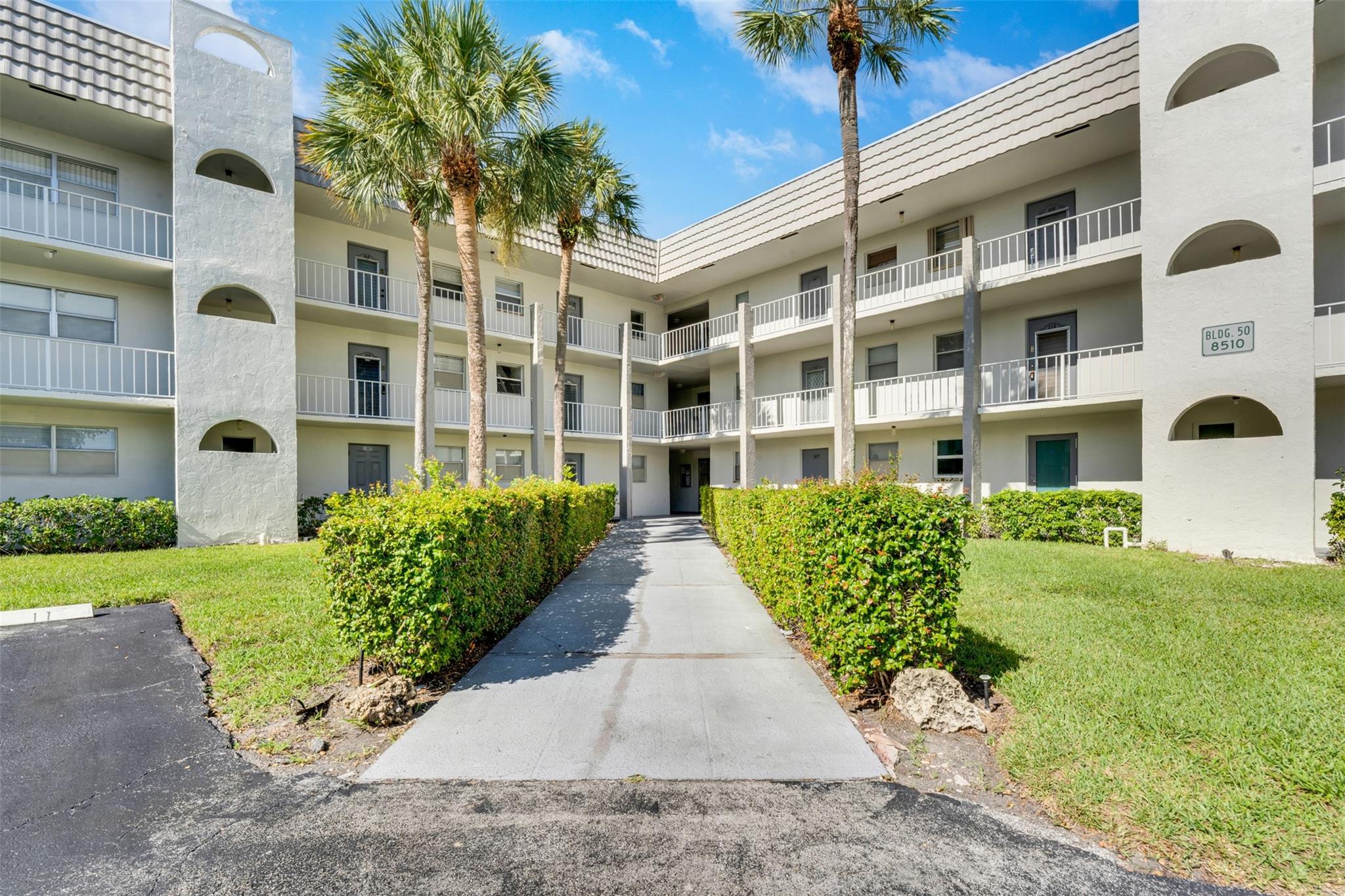 8510 Sunrise Lks Blvd #208