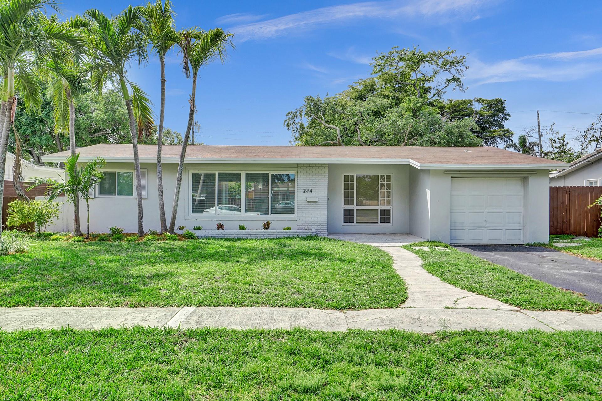 2114 N 42nd Ave