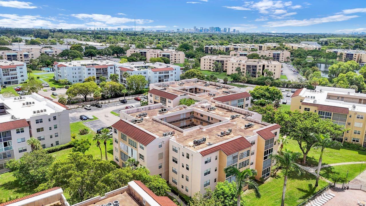 2811 Somerset Dr #307