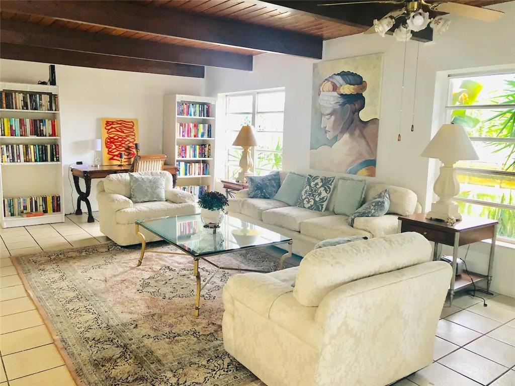 230 Lake Ct