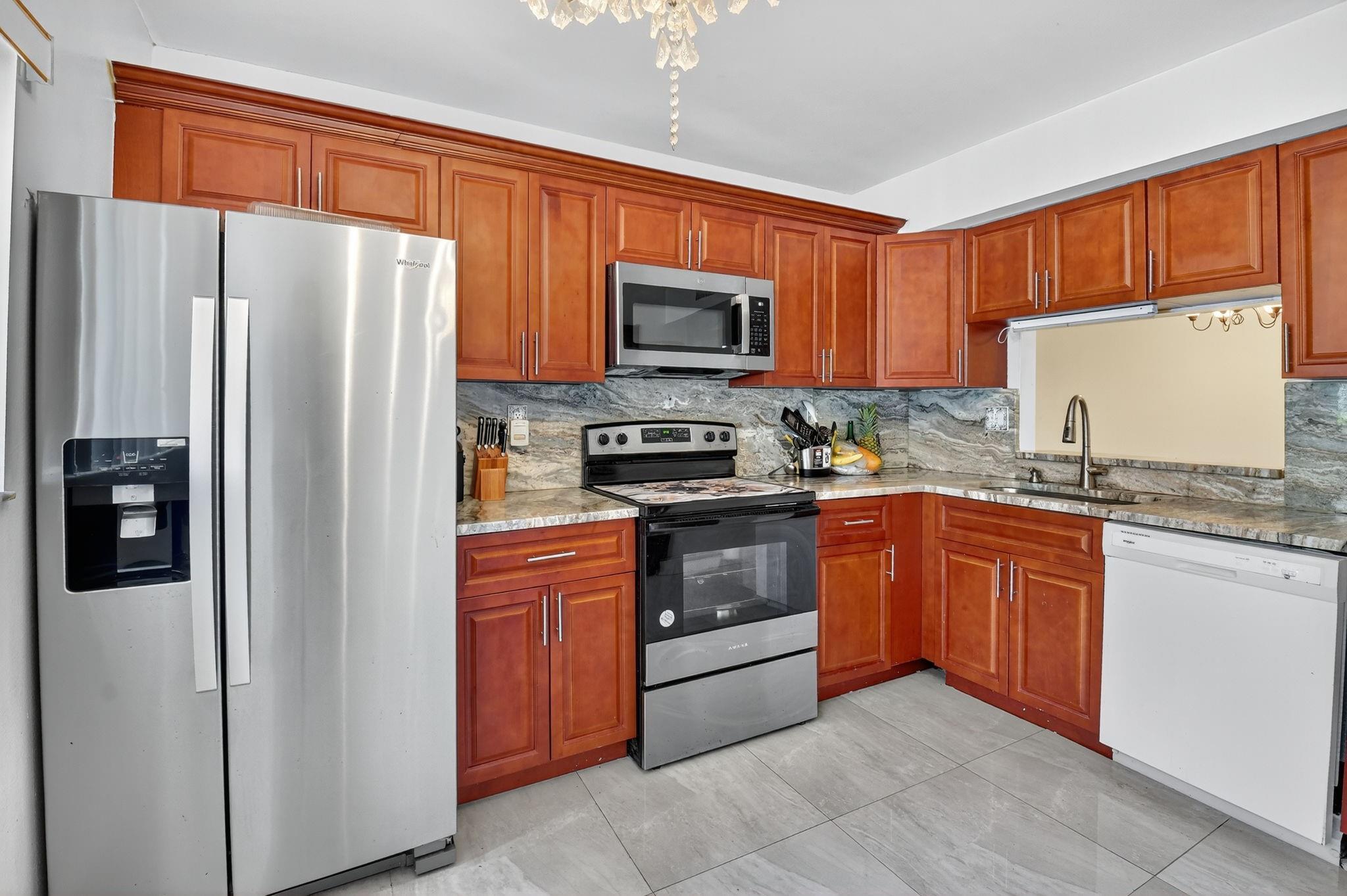 15401 Pembridge Ave #13
