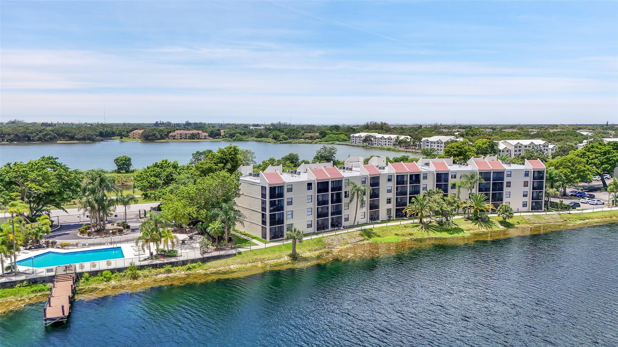 116 Lake Emerald Dr #401