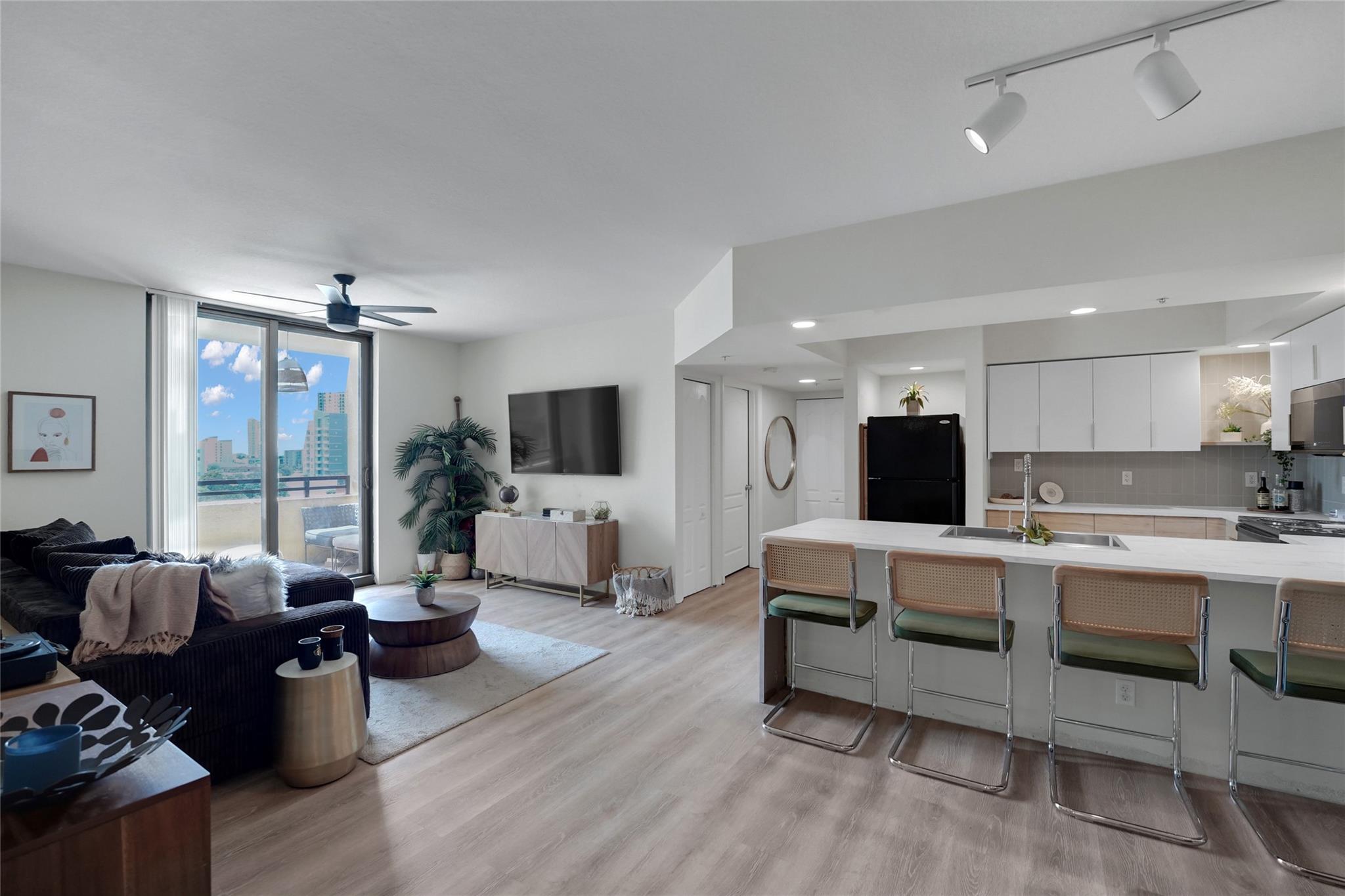 100 N Federal Hwy #819