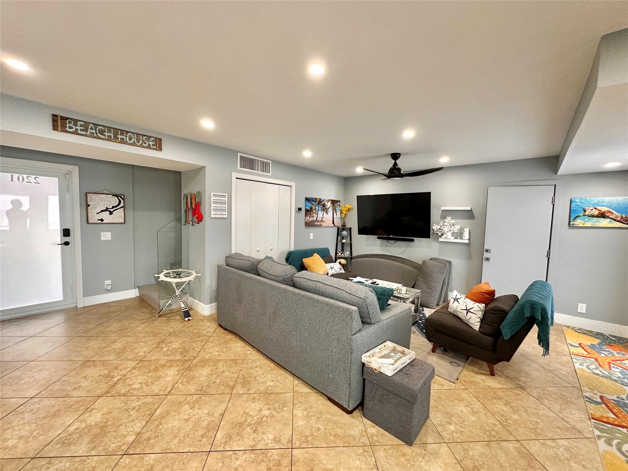 2201 N Surf Rd Hollywood, FL 33019