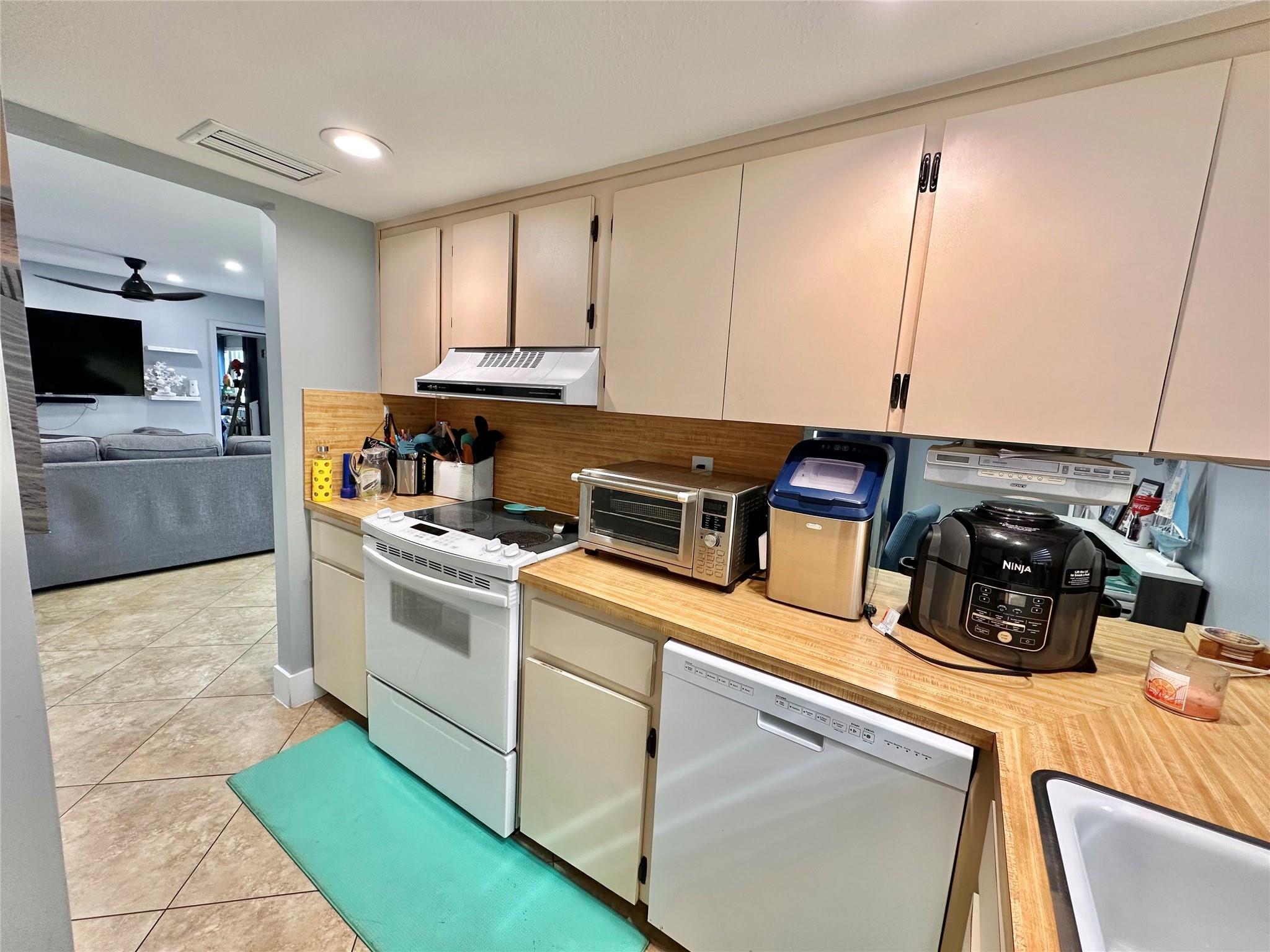 2201 N Surf Rd Hollywood, FL 33019