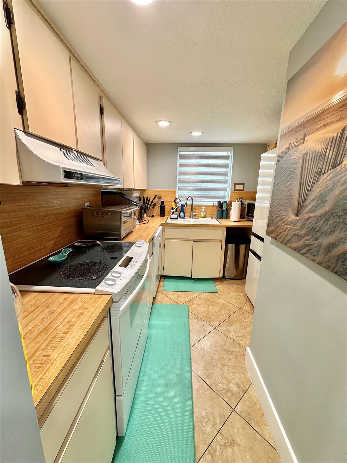 2201 N Surf Rd Hollywood, FL 33019