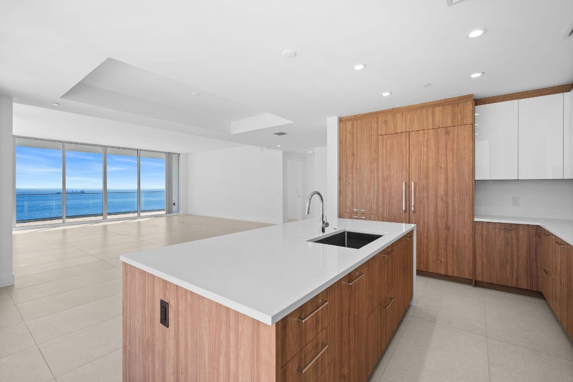 151 N Seabreeze #1804-E Fort Lauderdale, FL 33304