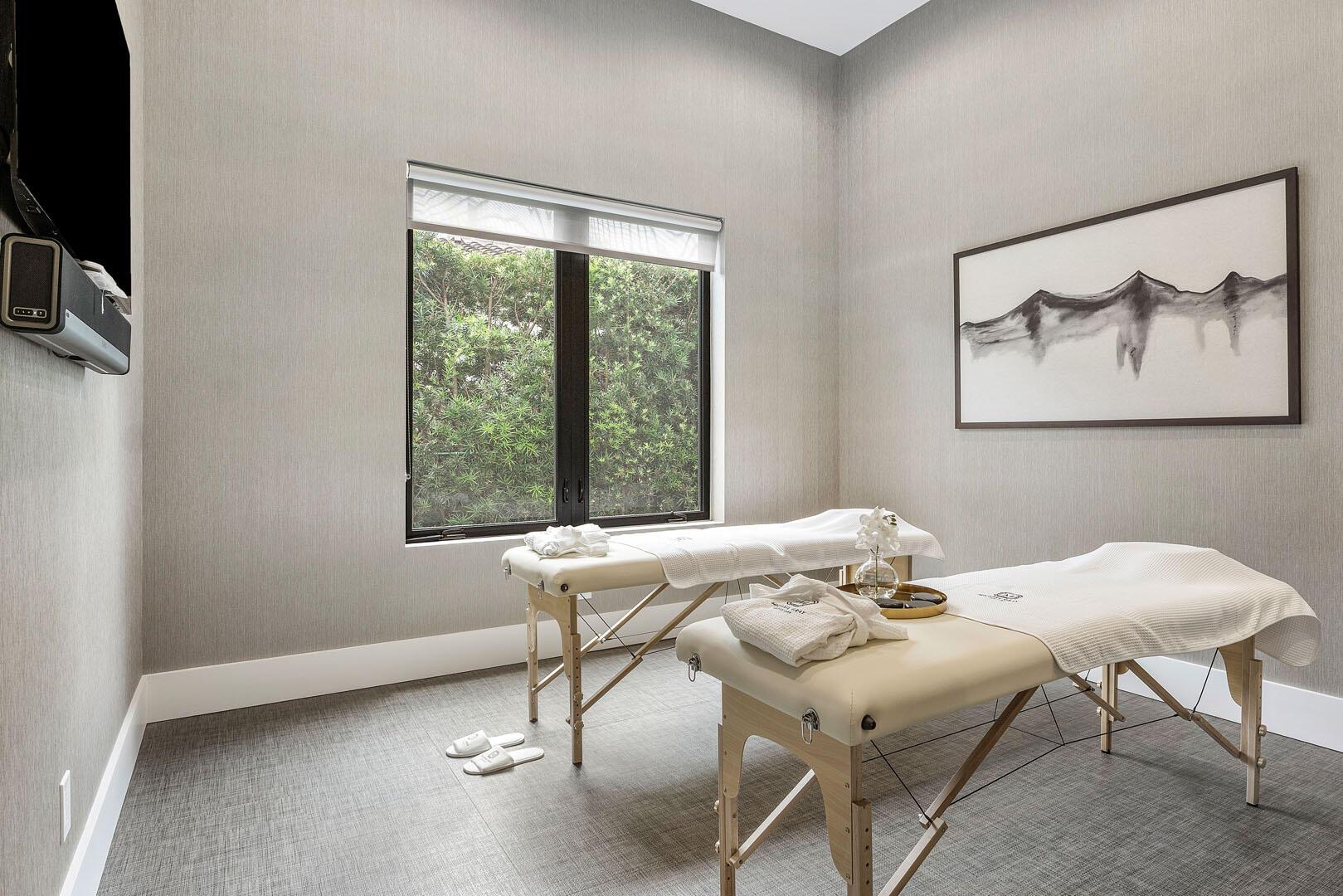 1576 Thatch Palm Dr Boca Raton, FL 33432