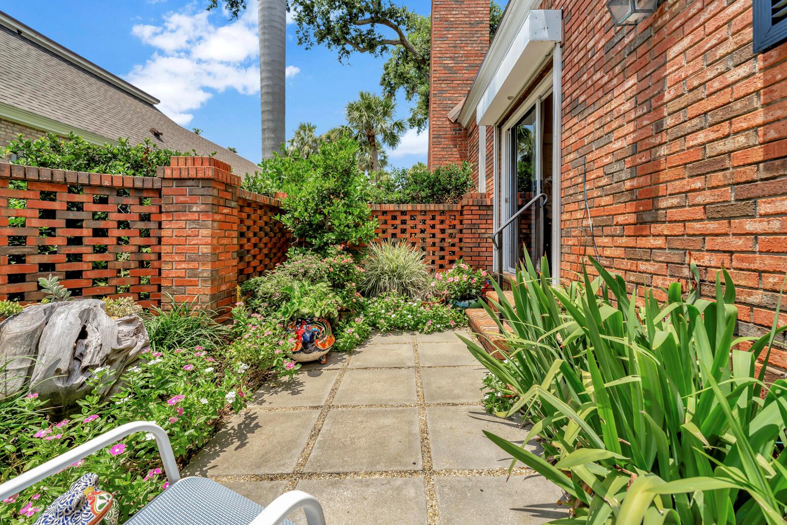 645 Riomar Dr Vero Beach, FL 32963