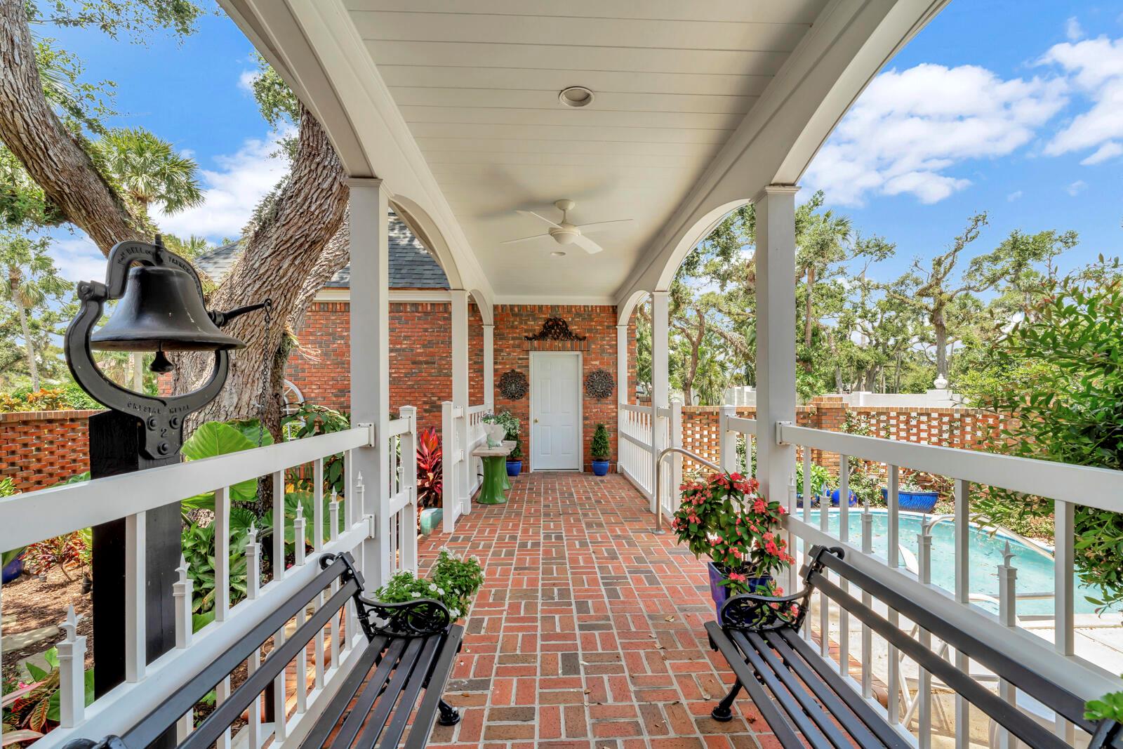 645 Riomar Dr Vero Beach, FL 32963