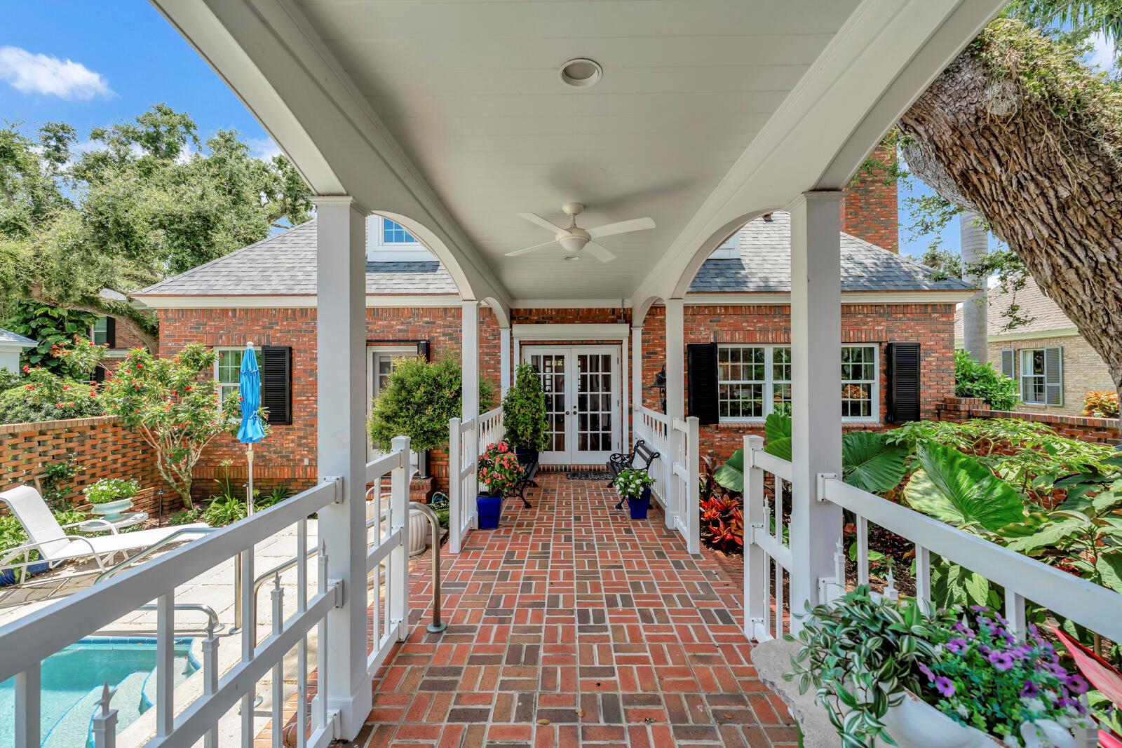 645 Riomar Dr Vero Beach, FL 32963