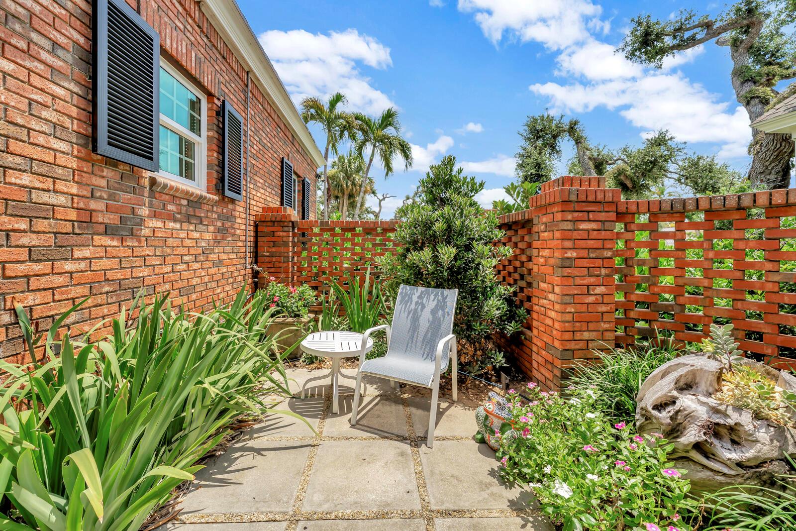 645 Riomar Dr Vero Beach, FL 32963