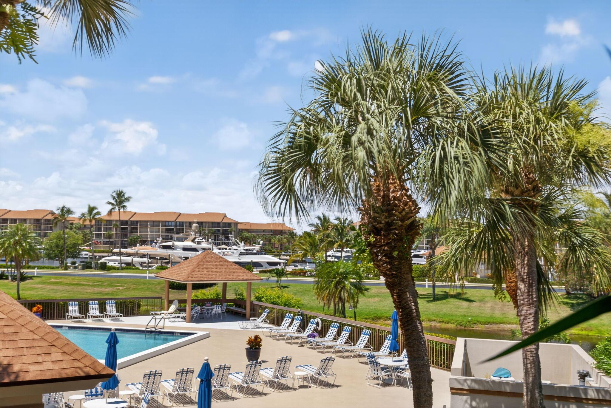 601 Seafarer Cir #201 Jupiter, FL 33477