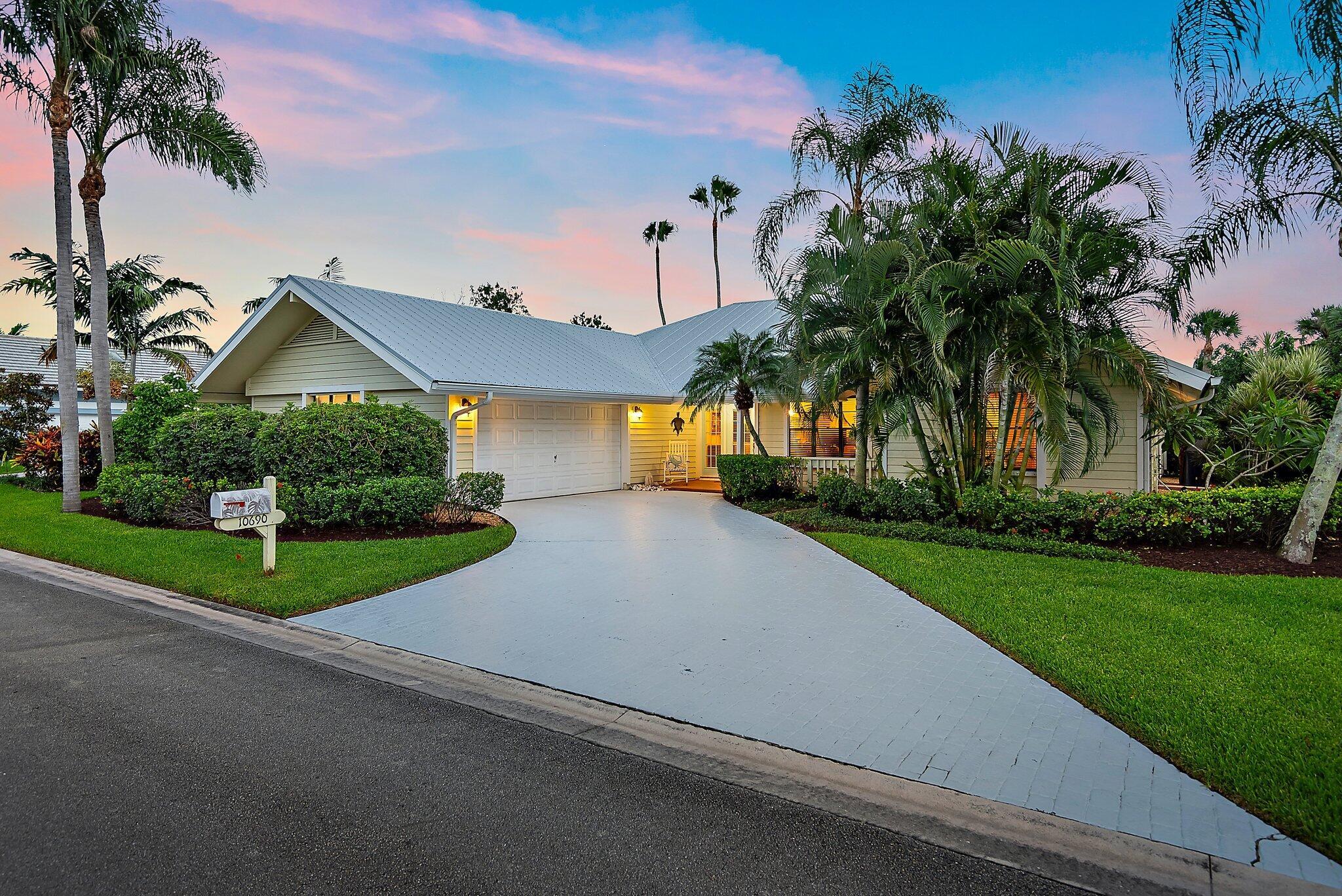 10690 SE Jupiter Narrows Dr