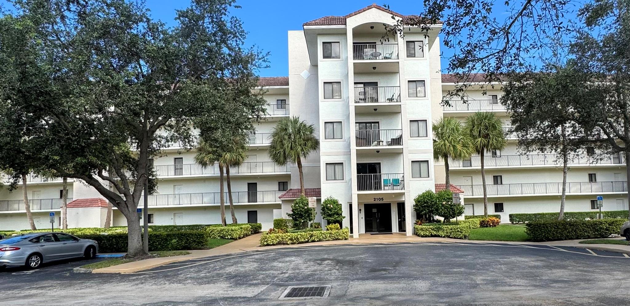 2105 Lavers Cir #209