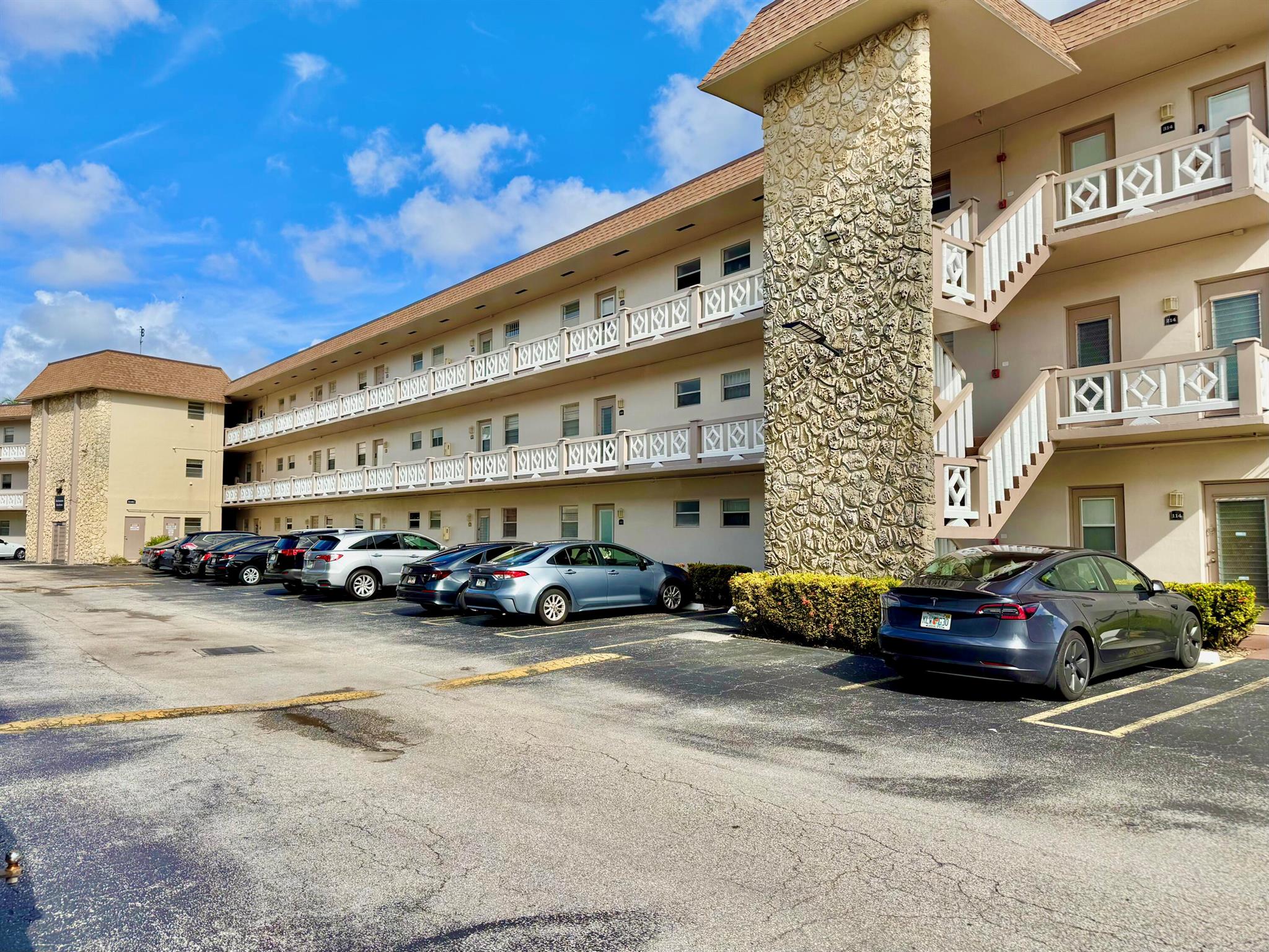 5181 W Oakland Park Blvd #212