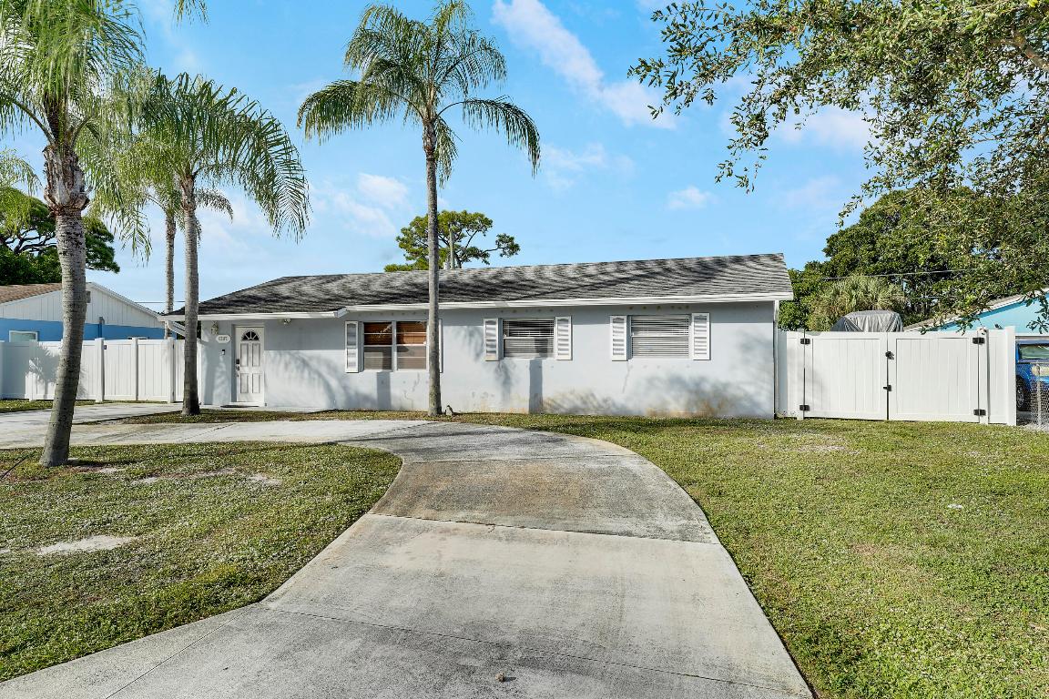 1207 Choctaw Jupiter, FL 33458