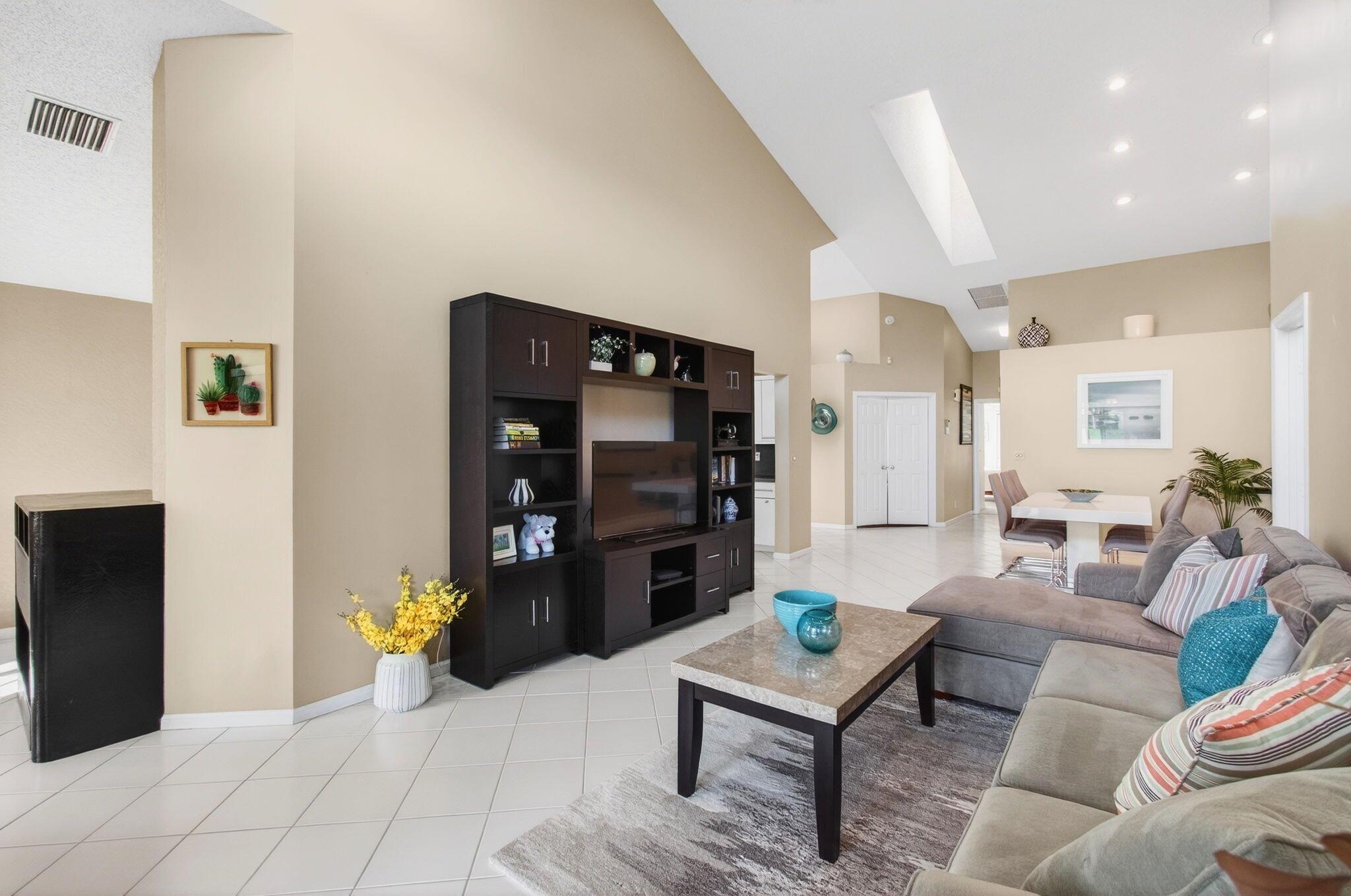 6143 Greenspointe Dr Boynton Beach, FL 33437