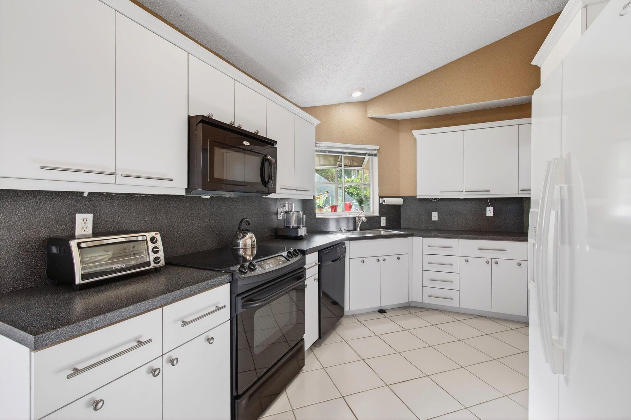 6143 Greenspointe Dr Boynton Beach, FL 33437