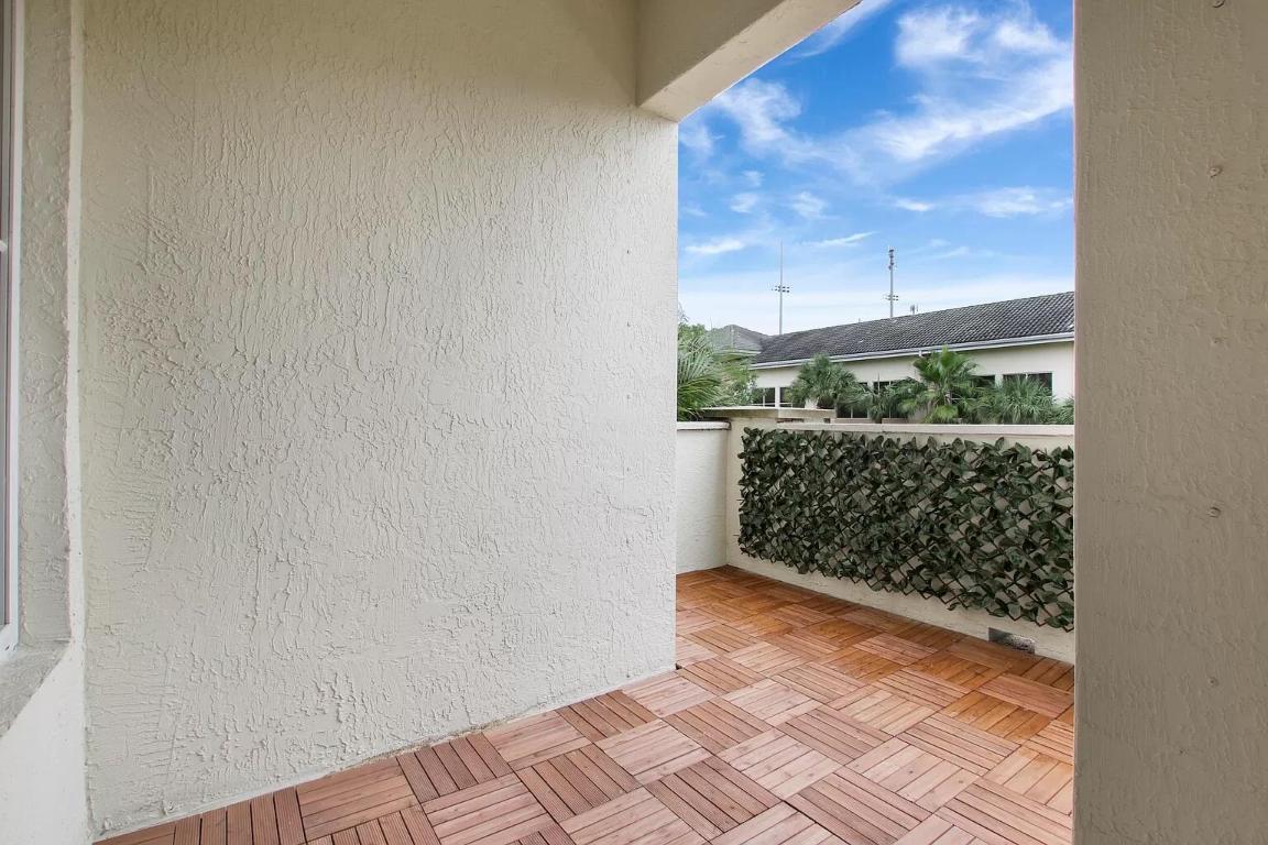 1203 Town Ctr #201 Jupiter, FL 33458