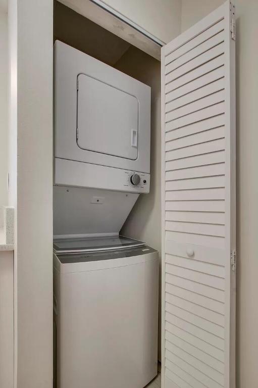 1203 Town Ctr #201 Jupiter, FL 33458