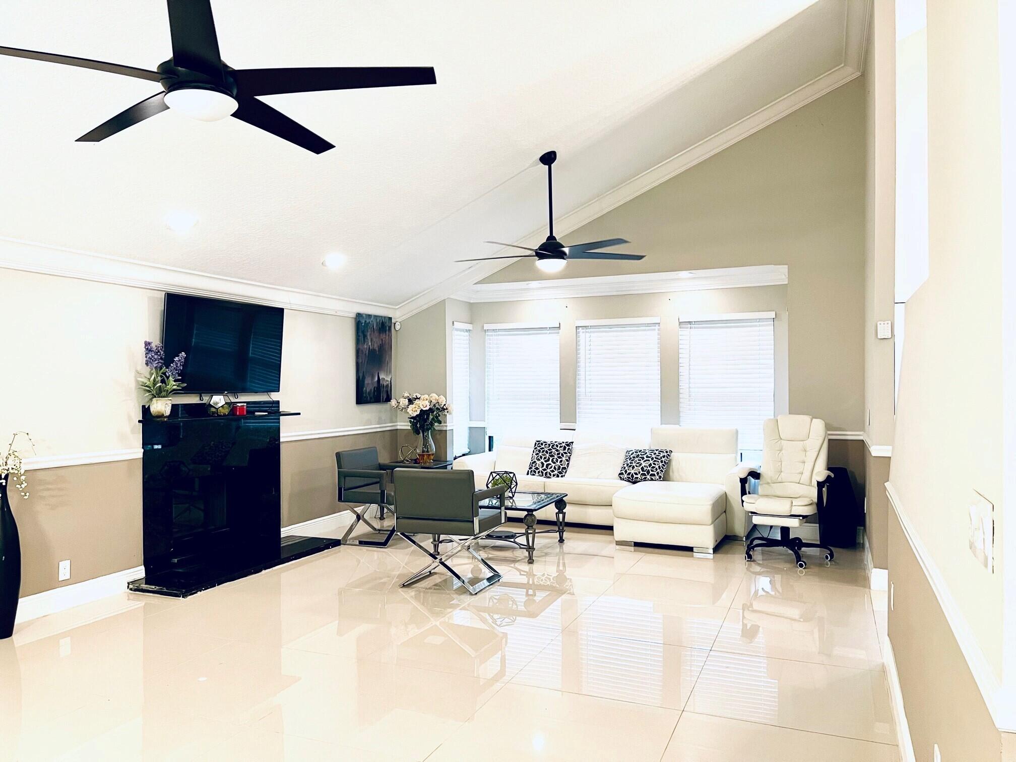 6186 Duckweed Lake Worth, FL 33449