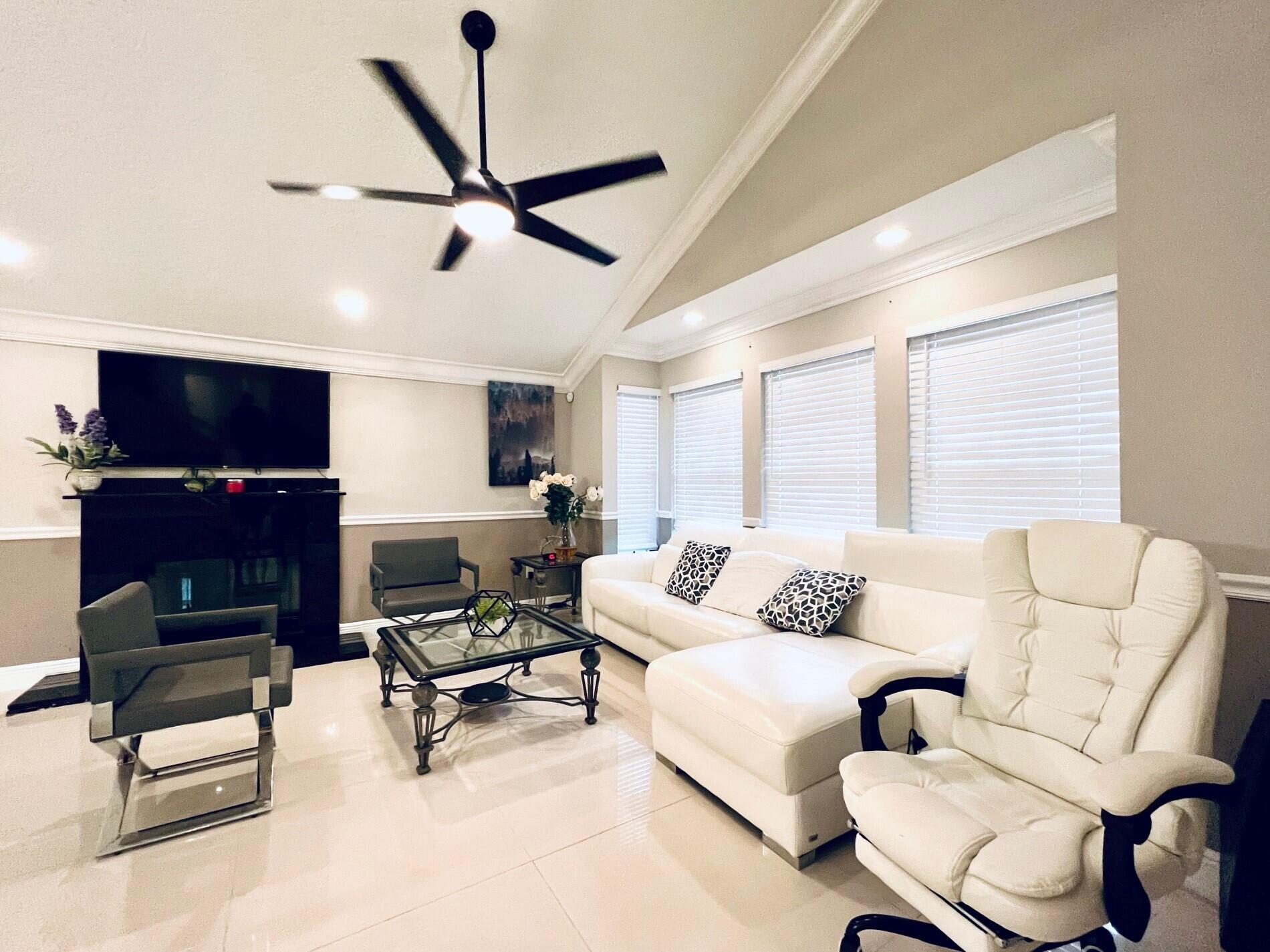 6186 Duckweed Lake Worth, FL 33449