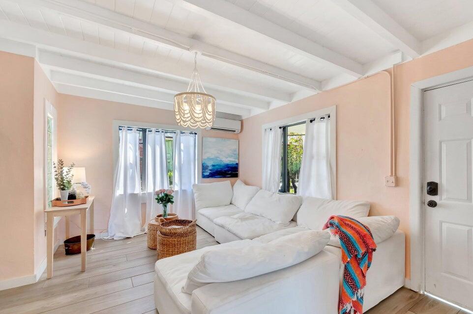 237 SW 3rd Delray Beach, FL 33444