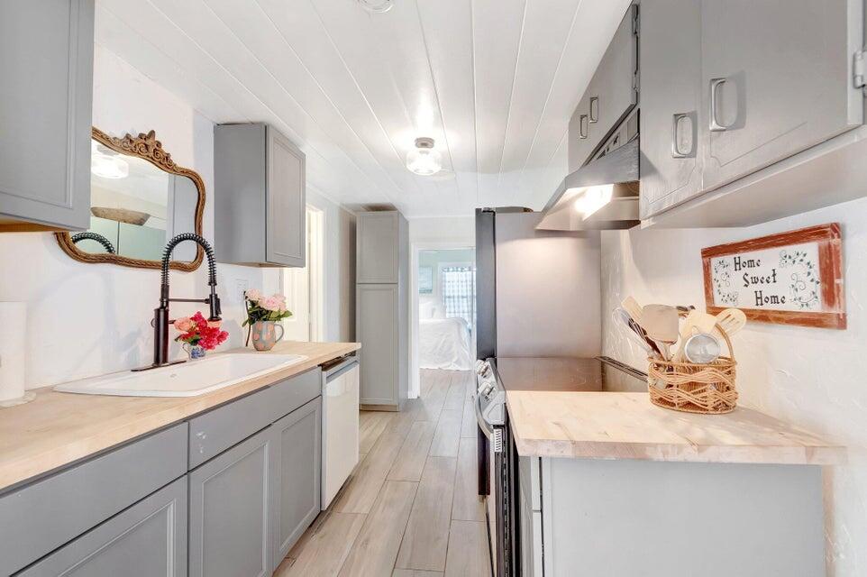 237 SW 3rd Delray Beach, FL 33444