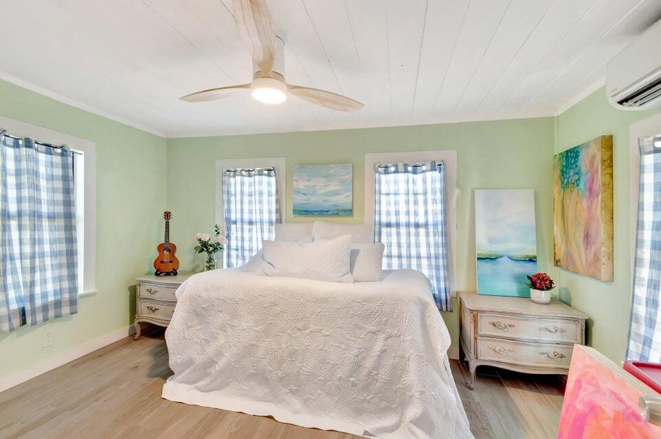 237 SW 3rd Delray Beach, FL 33444