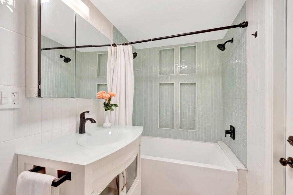 237 SW 3rd Delray Beach, FL 33444