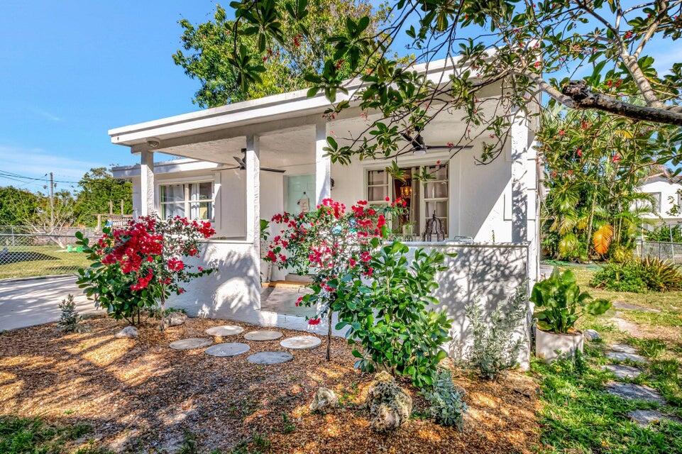 237 SW 3rd Delray Beach, FL 33444